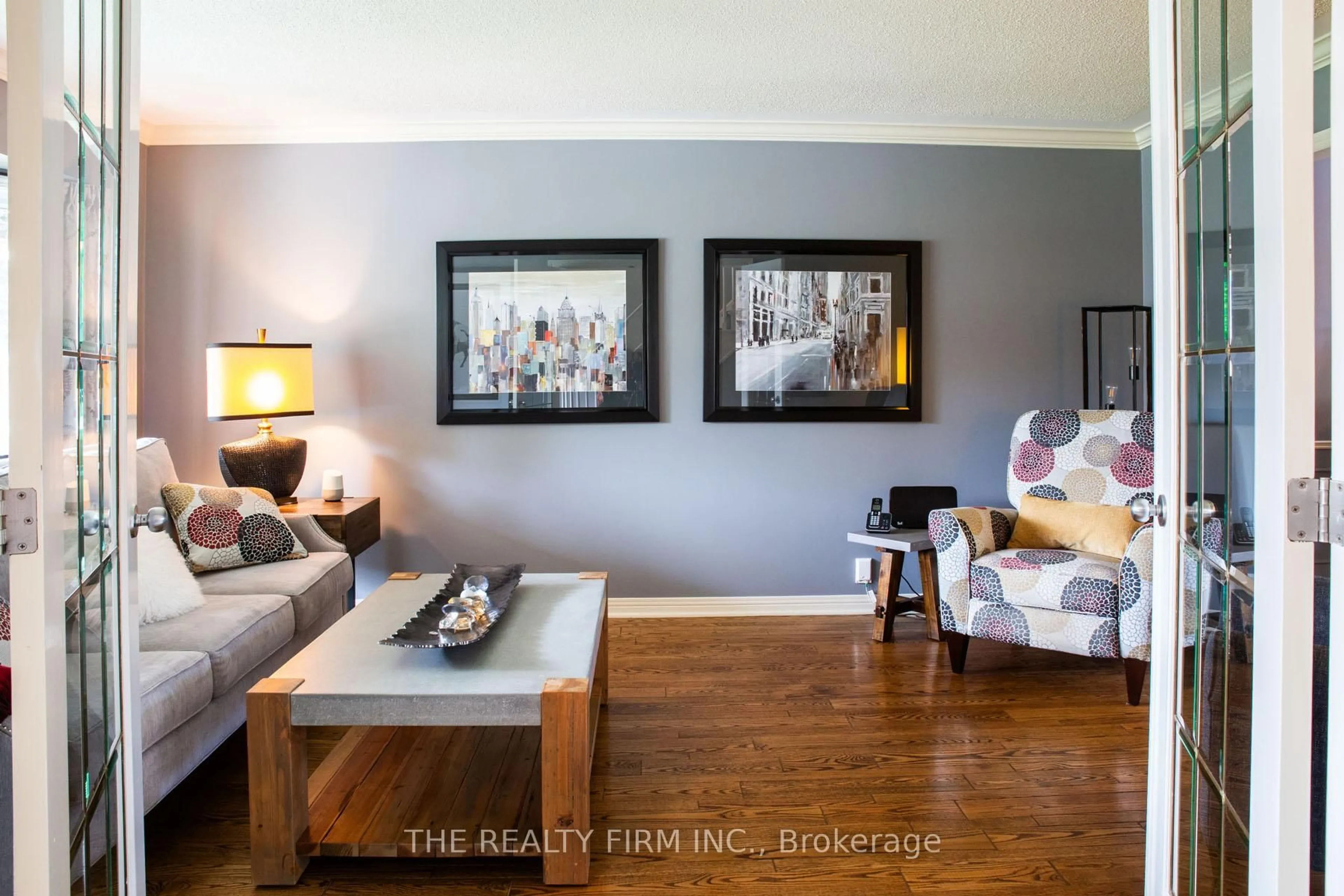 Living room with furniture, wood/laminate floor for 43 September Cres, London South Ontario N6K 4E3