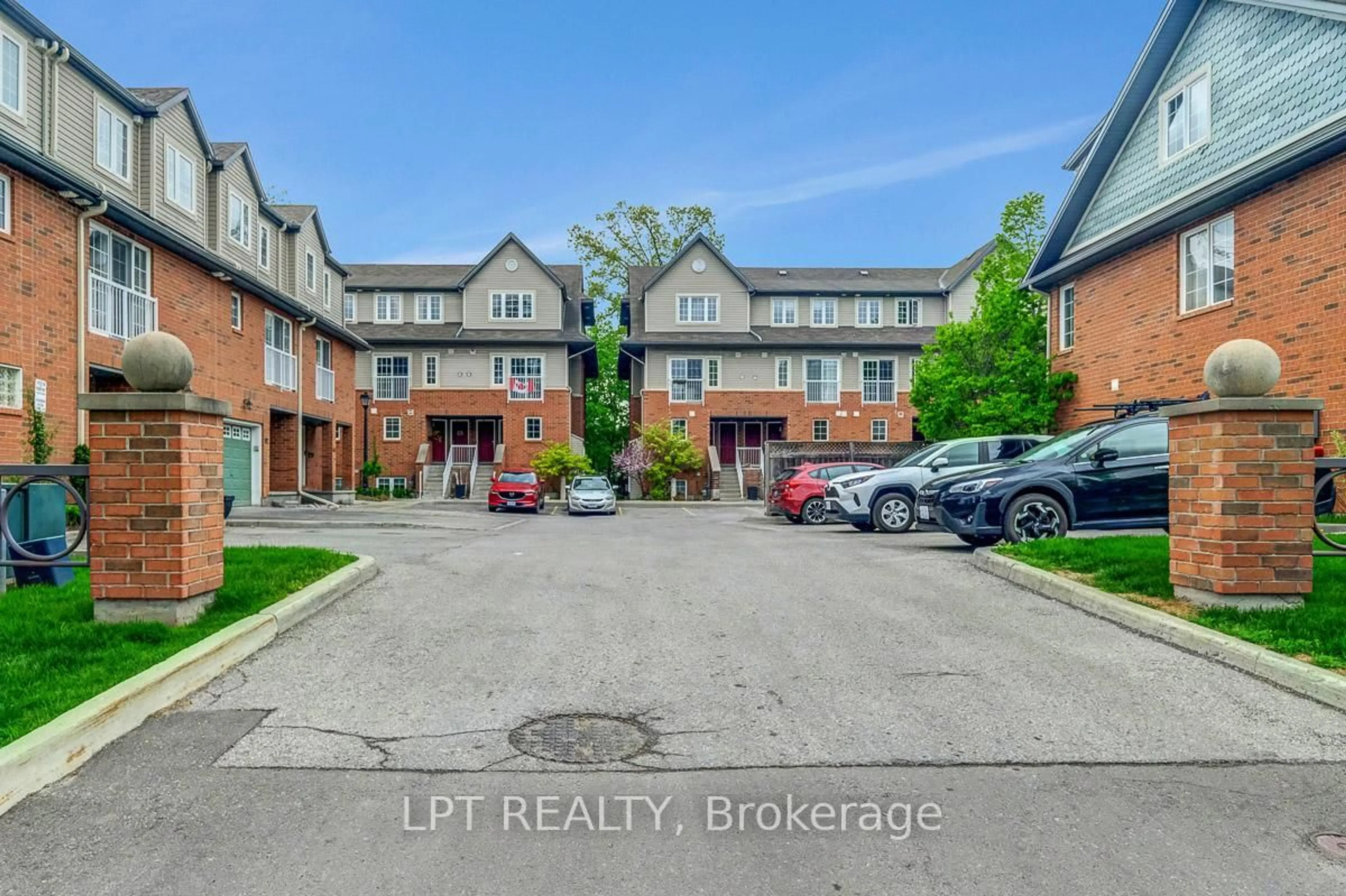 A pic from outside/outdoor area/front of a property/back of a property/a pic from drone, street for 68 Mayflower Private, Ottawa Ontario K2B 0A2