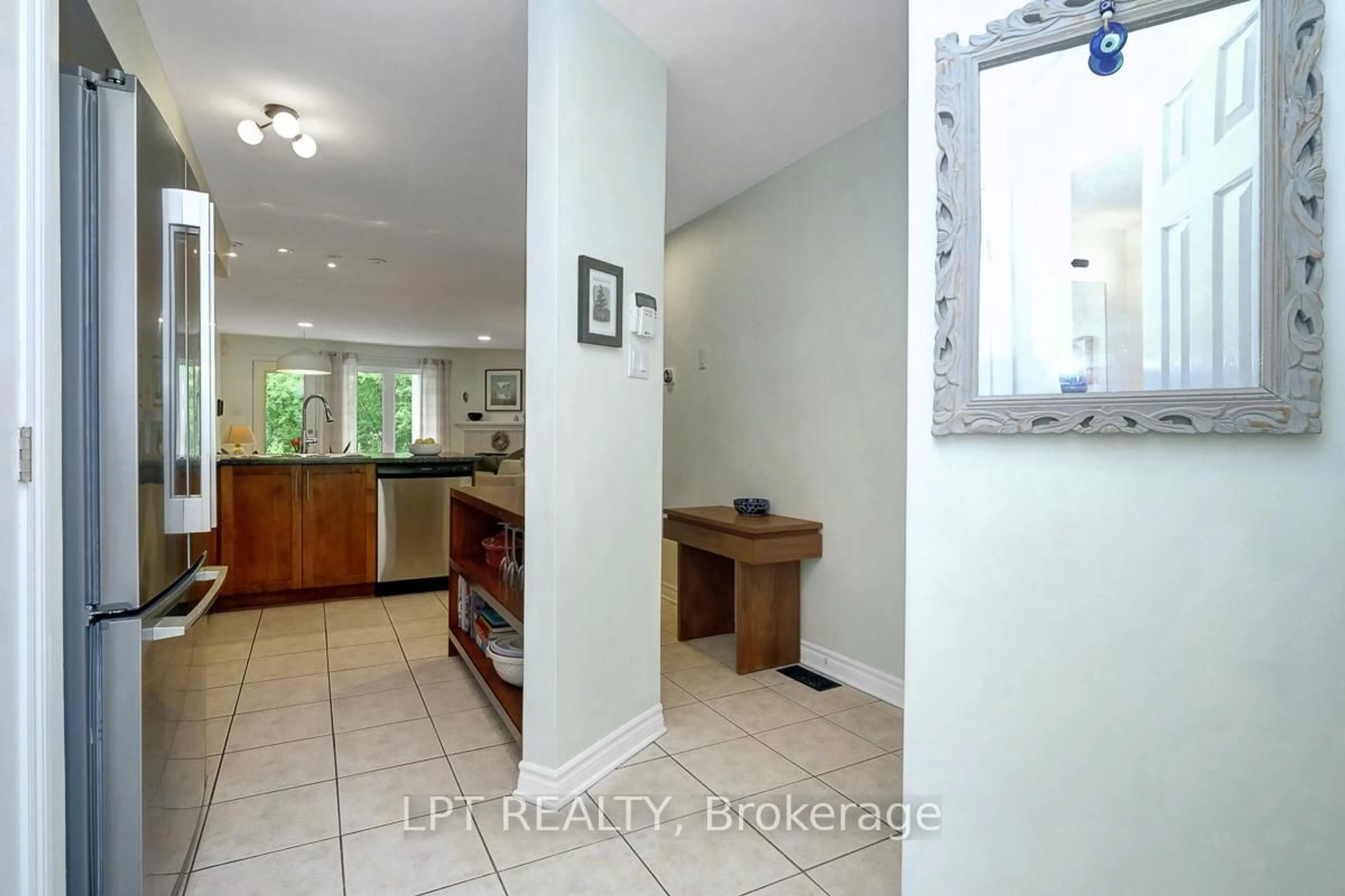 Indoor entryway for 68 Mayflower Private, Ottawa Ontario K2B 0A2