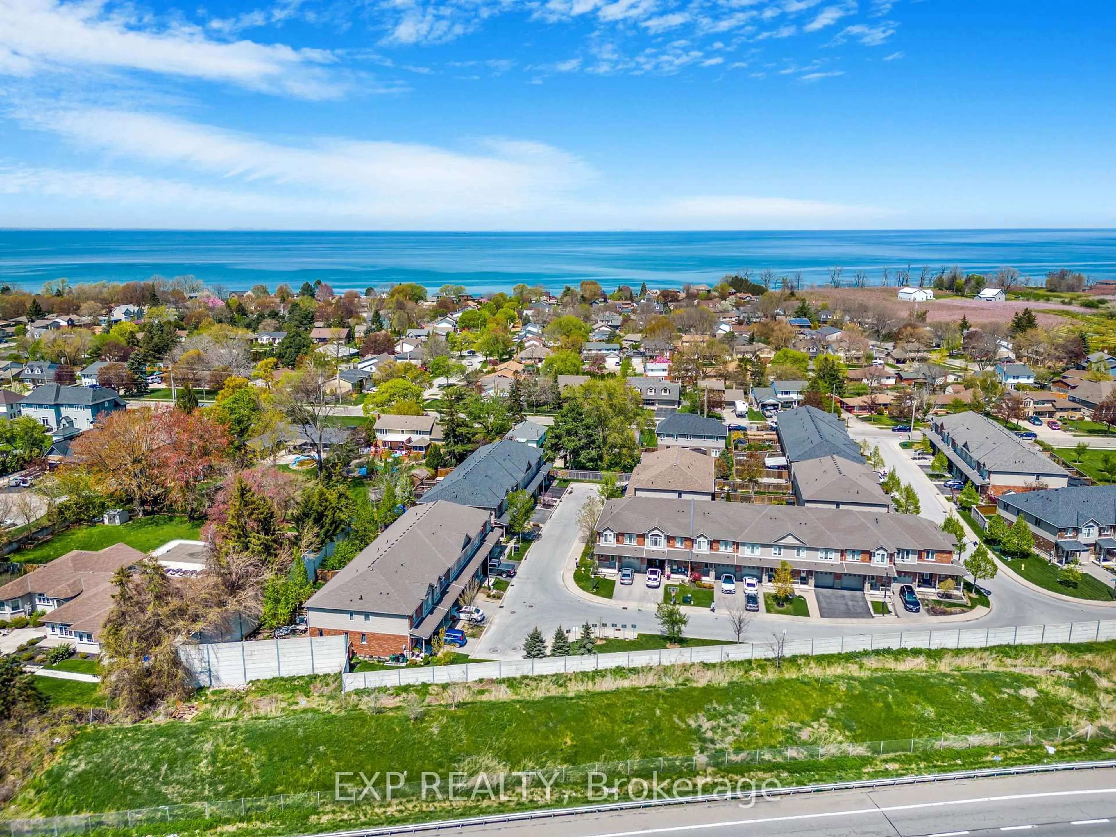 A pic from outside/outdoor area/front of a property/back of a property/a pic from drone, water/lake/river/ocean view for 380 LAKE St #25, Grimsby Ontario L3M 0E8