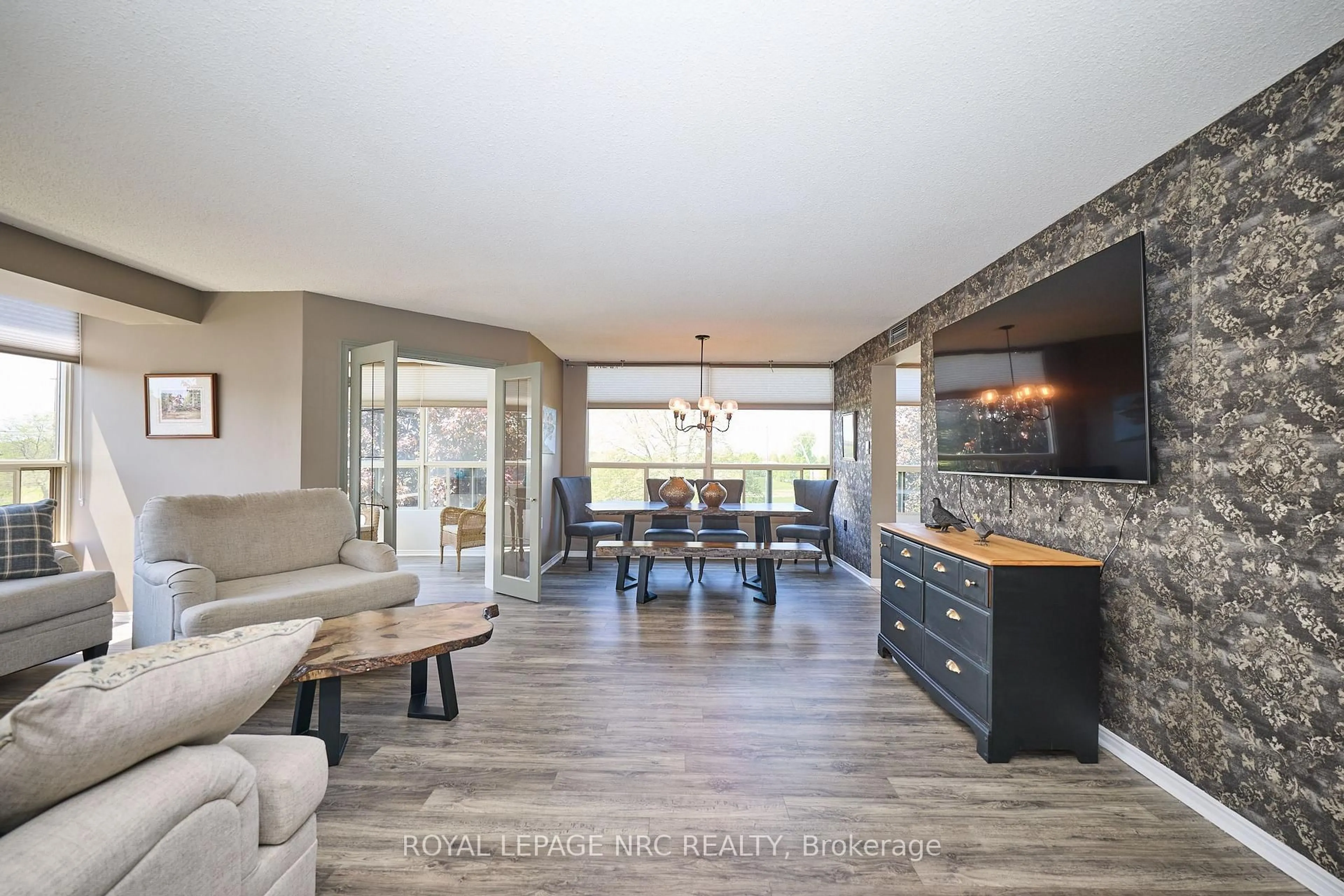 Open concept kitchen, ceramic/tile floor for 5100 DORCHESTER Rd #403, Niagara Falls Ontario L2E 7H4
