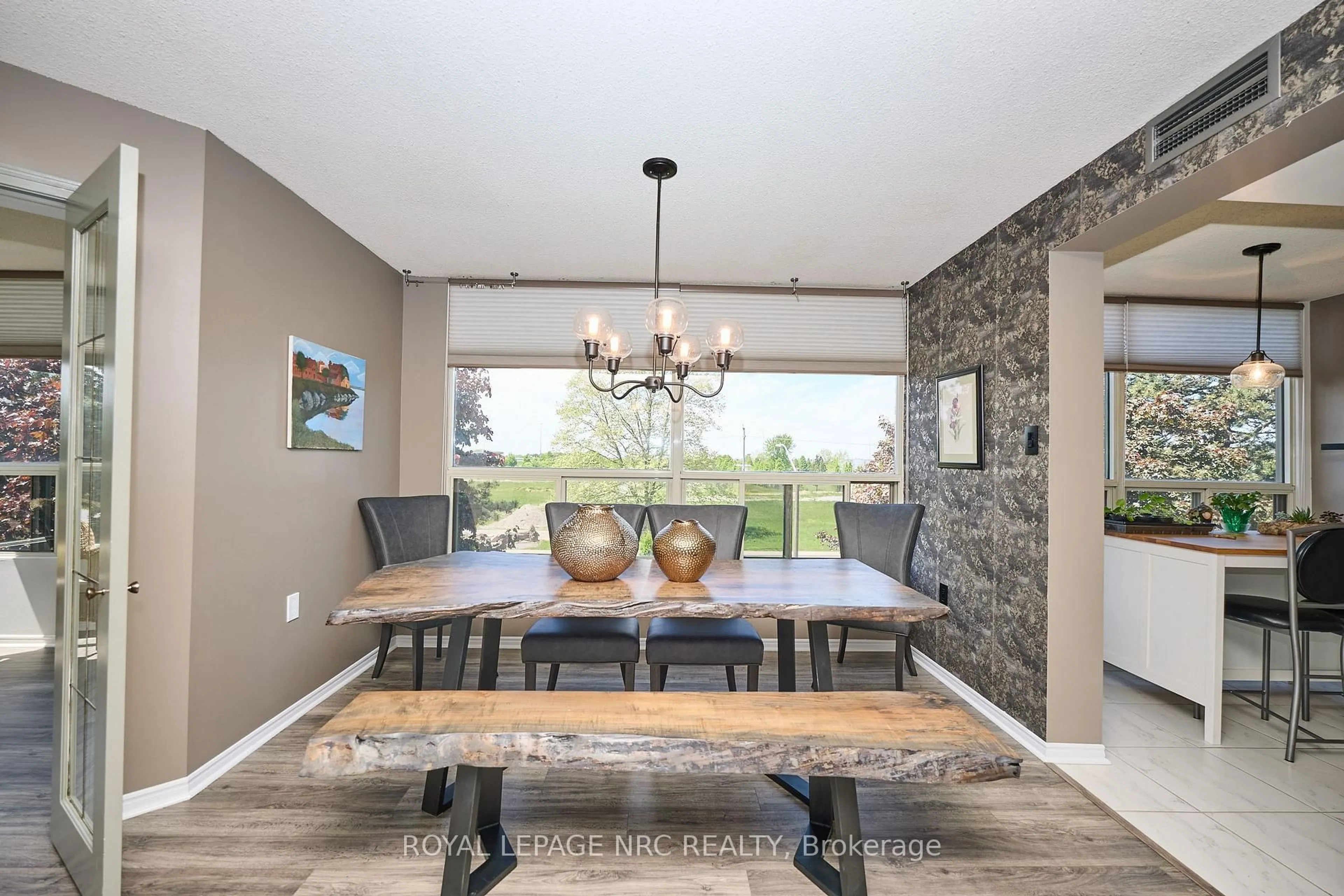 Dining room, ceramic/tile floor for 5100 DORCHESTER Rd #403, Niagara Falls Ontario L2E 7H4