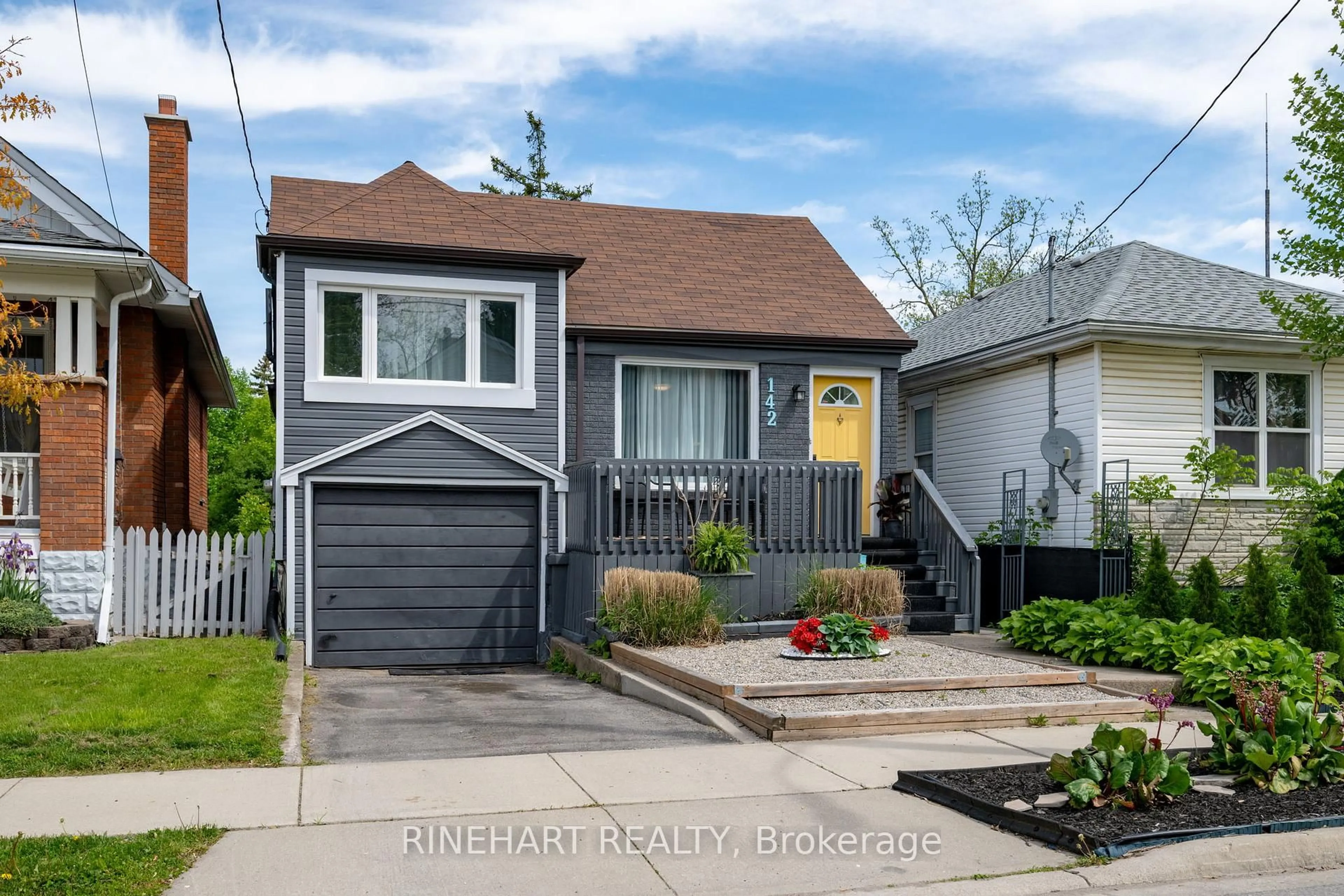 Home with vinyl exterior material, street for 142 Emery St, London South Ontario N6C 2E1