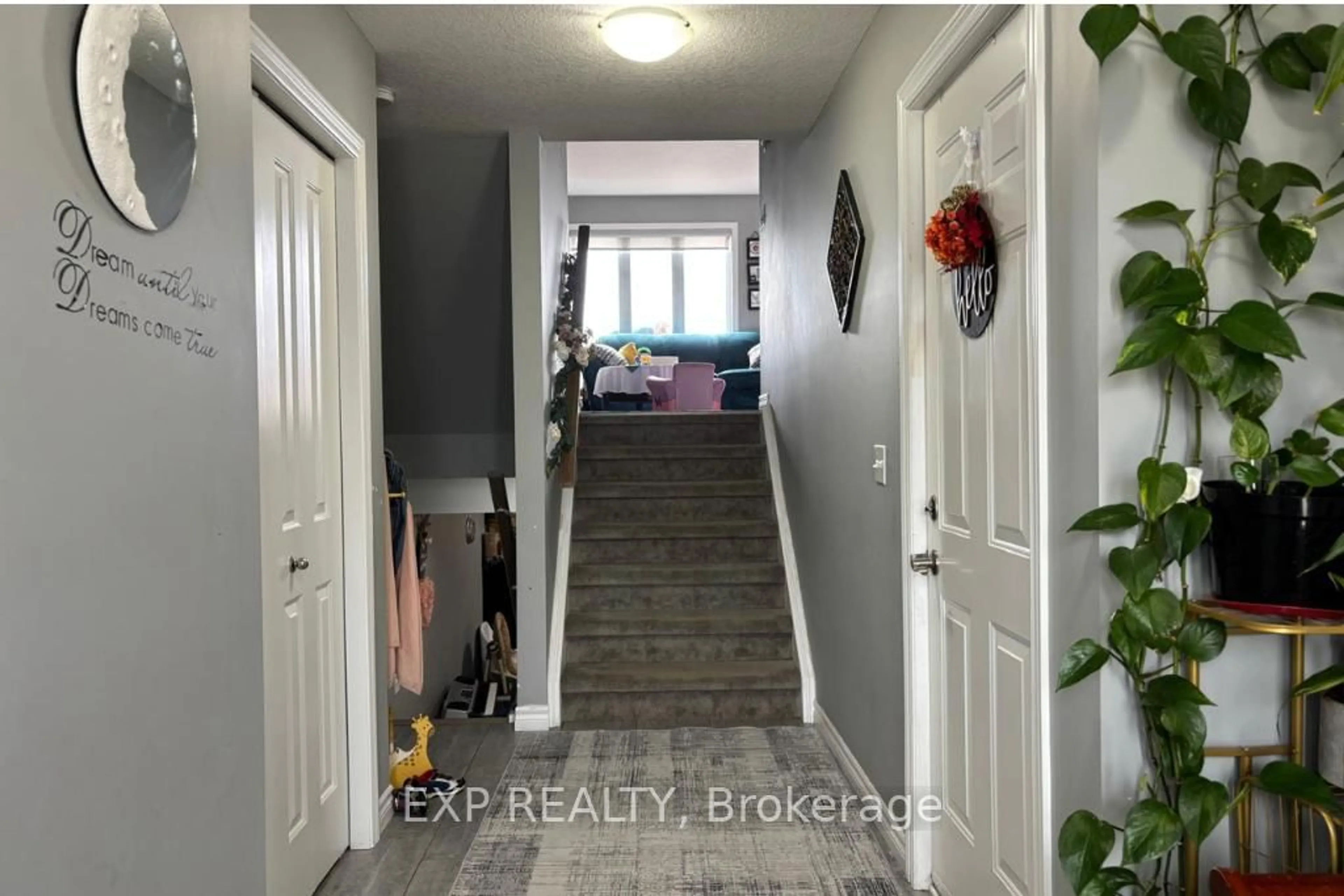 Indoor entryway for 3399 Castle Rock Pl #26, London South Ontario N6J 2H2