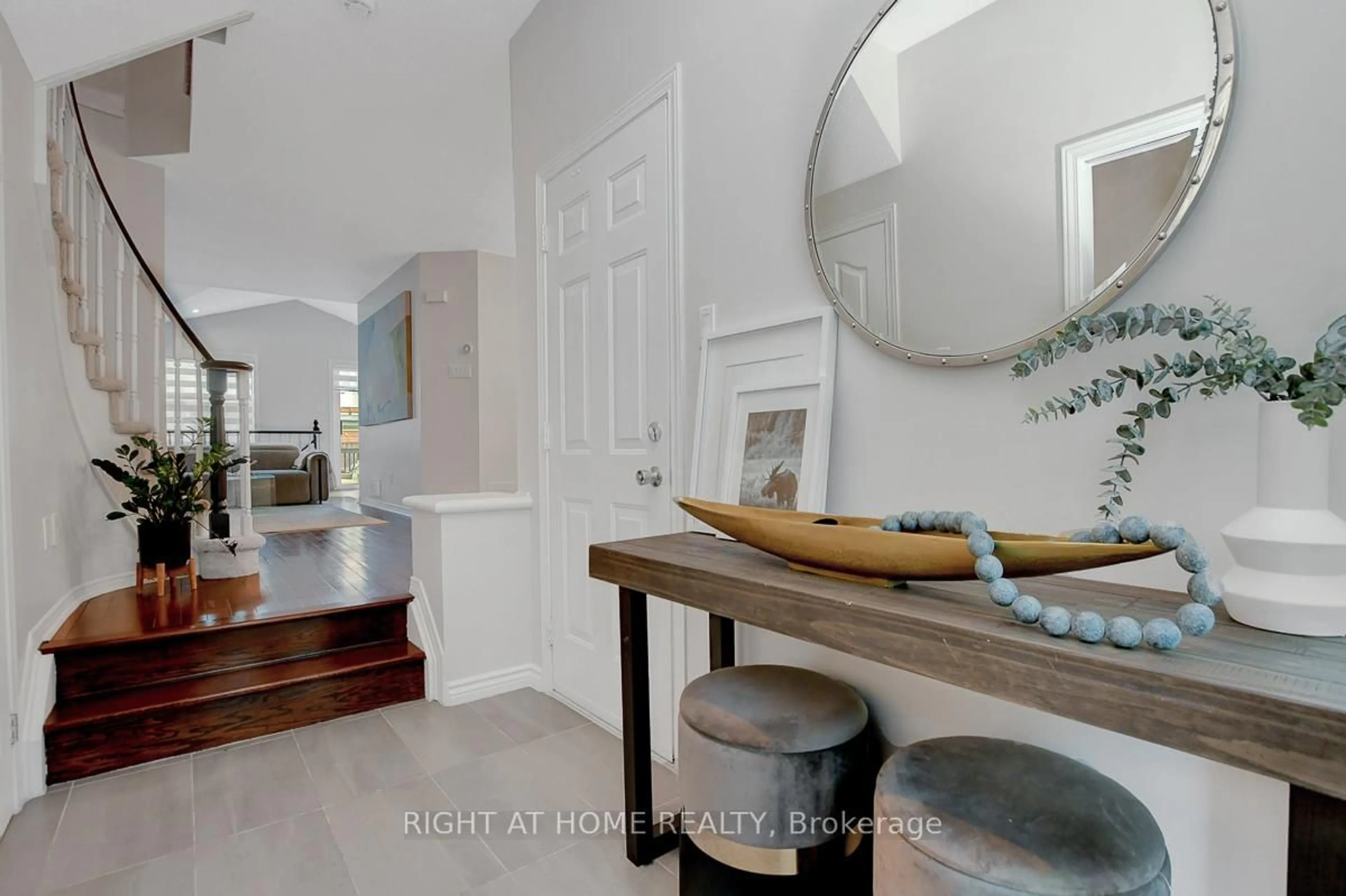 Contemporary bathroom, ceramic/tile floor for 31 Saddlesmith Circ, Ottawa Ontario K2M 2Y8