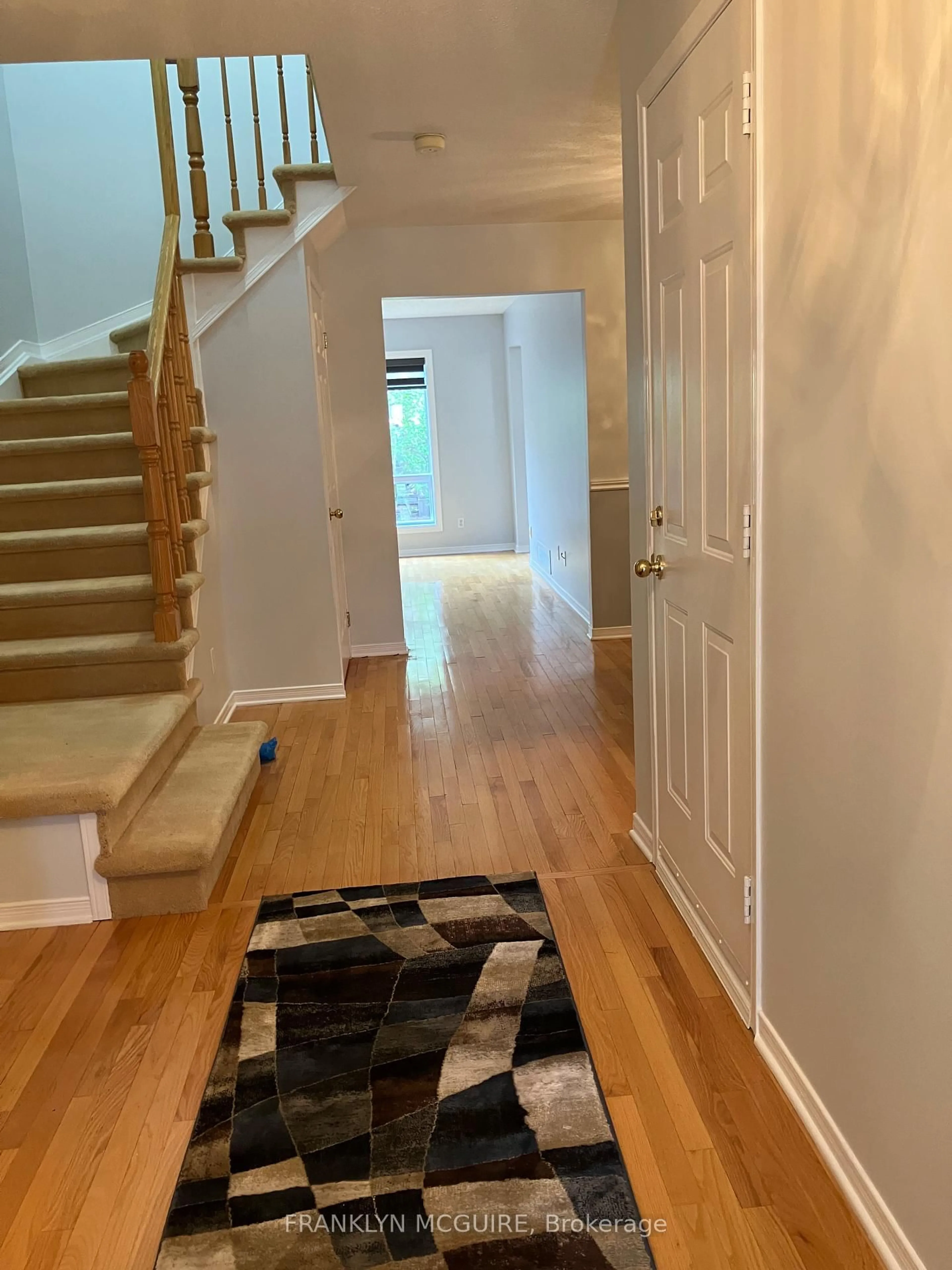 Indoor entryway for 22 birchbank Cres, Kanata Ontario K2M 2J8