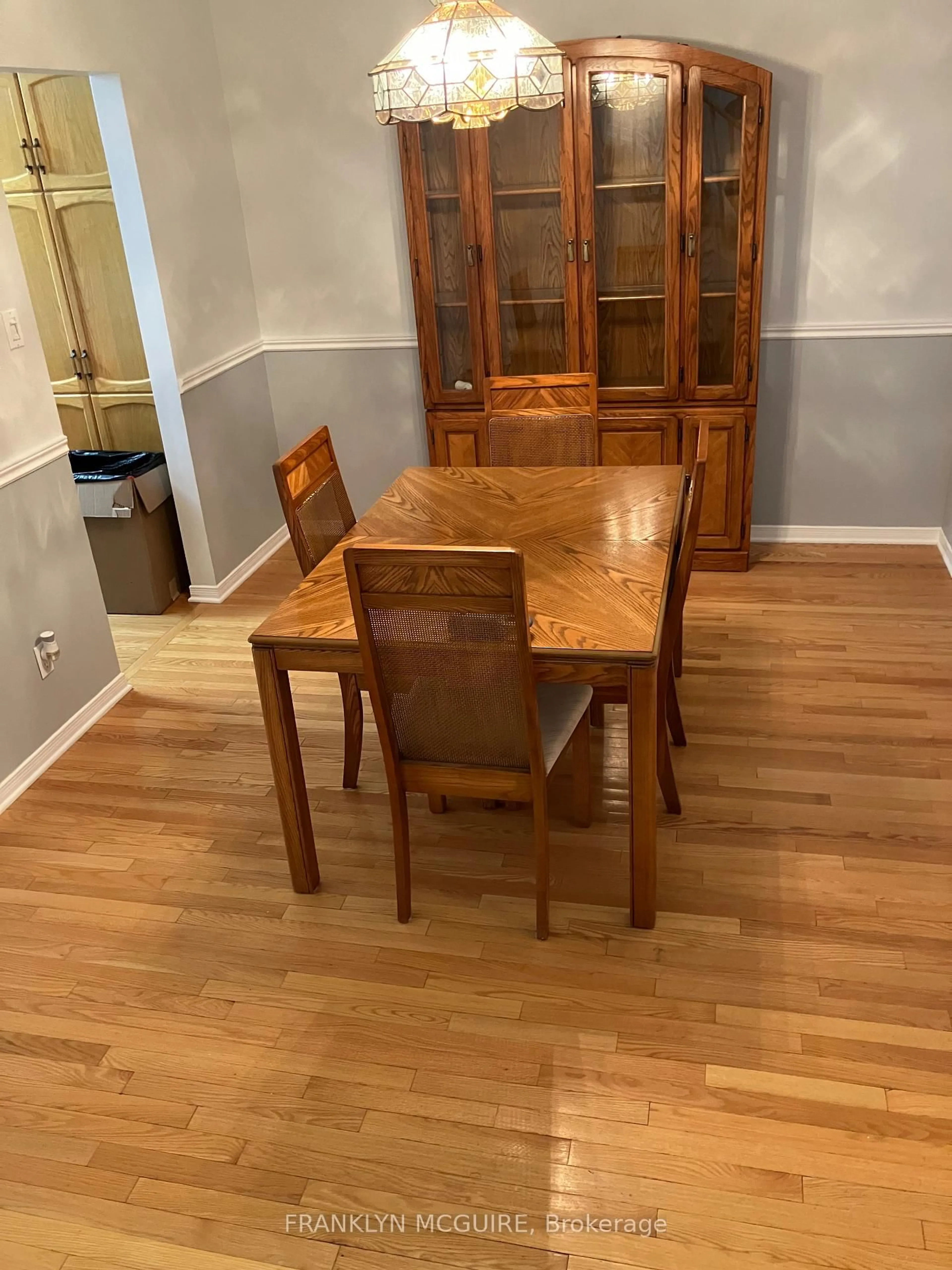 Dining room, wood/laminate floor for 22 birchbank Cres, Kanata Ontario K2M 2J8