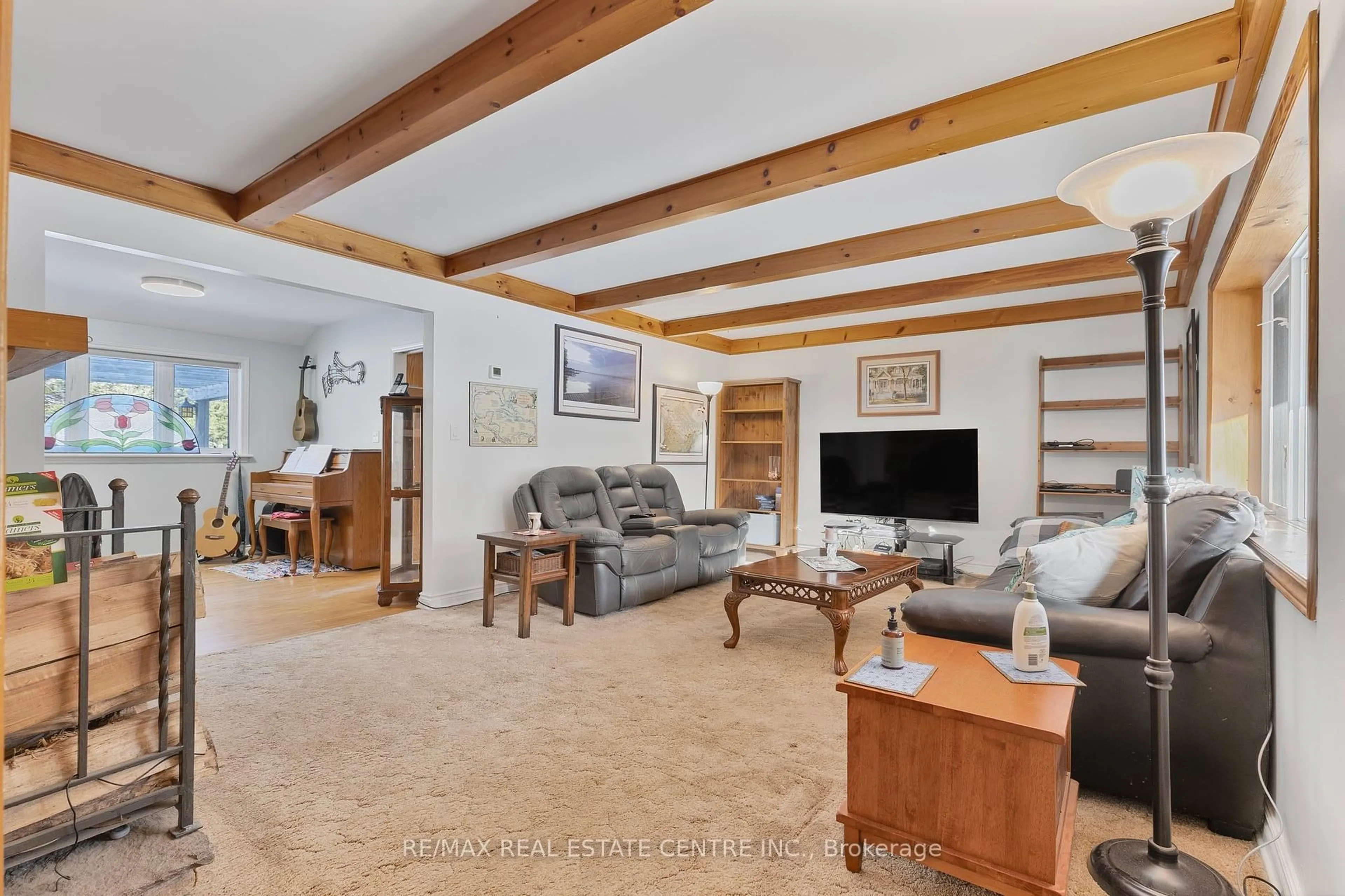 Living room with furniture, unknown for 475158 County Road 11, Amaranth Ontario L9W 0R6