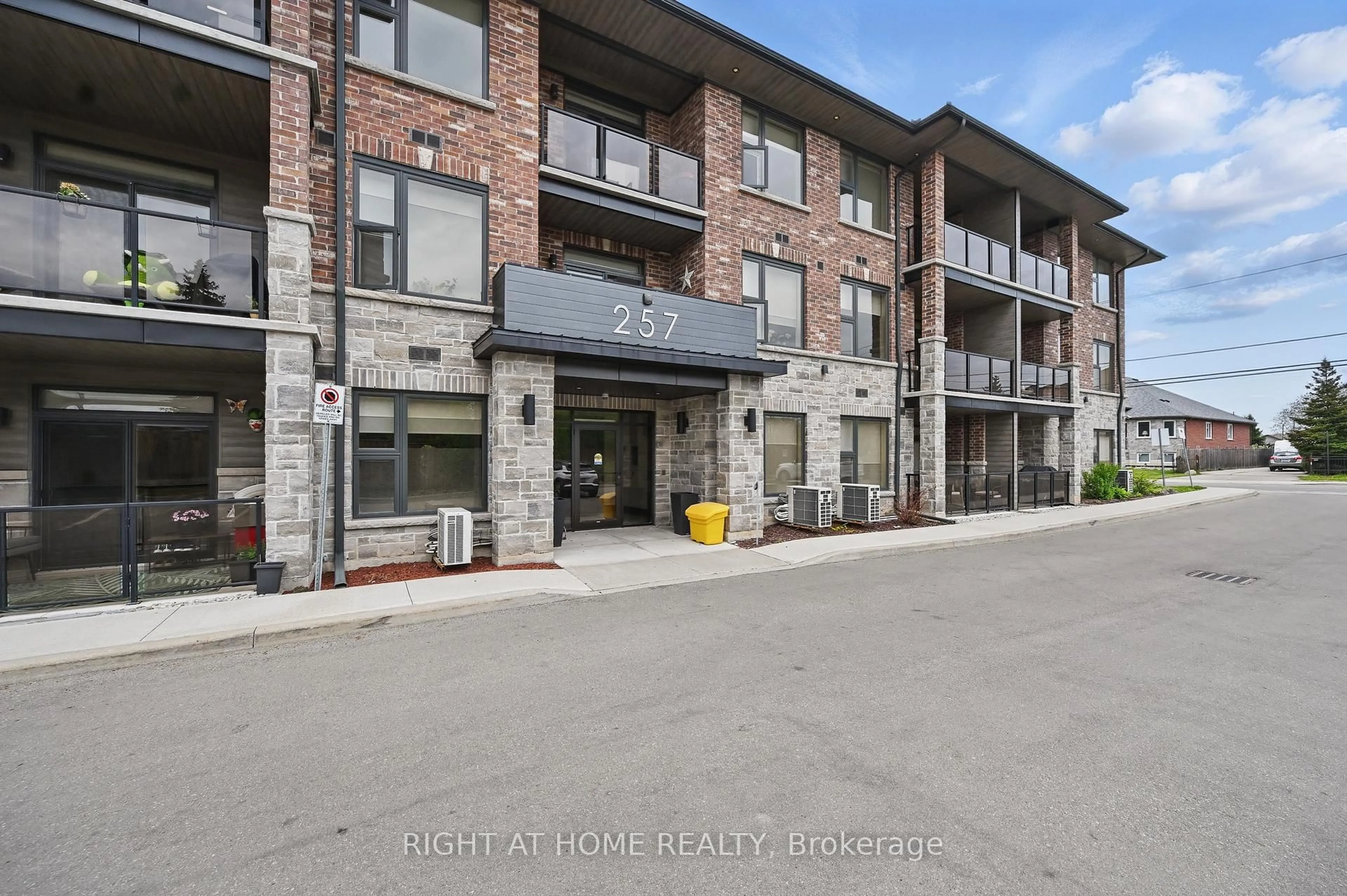Unknown for 257 Millen Rd #305, Hamilton Ontario L8E 2H1