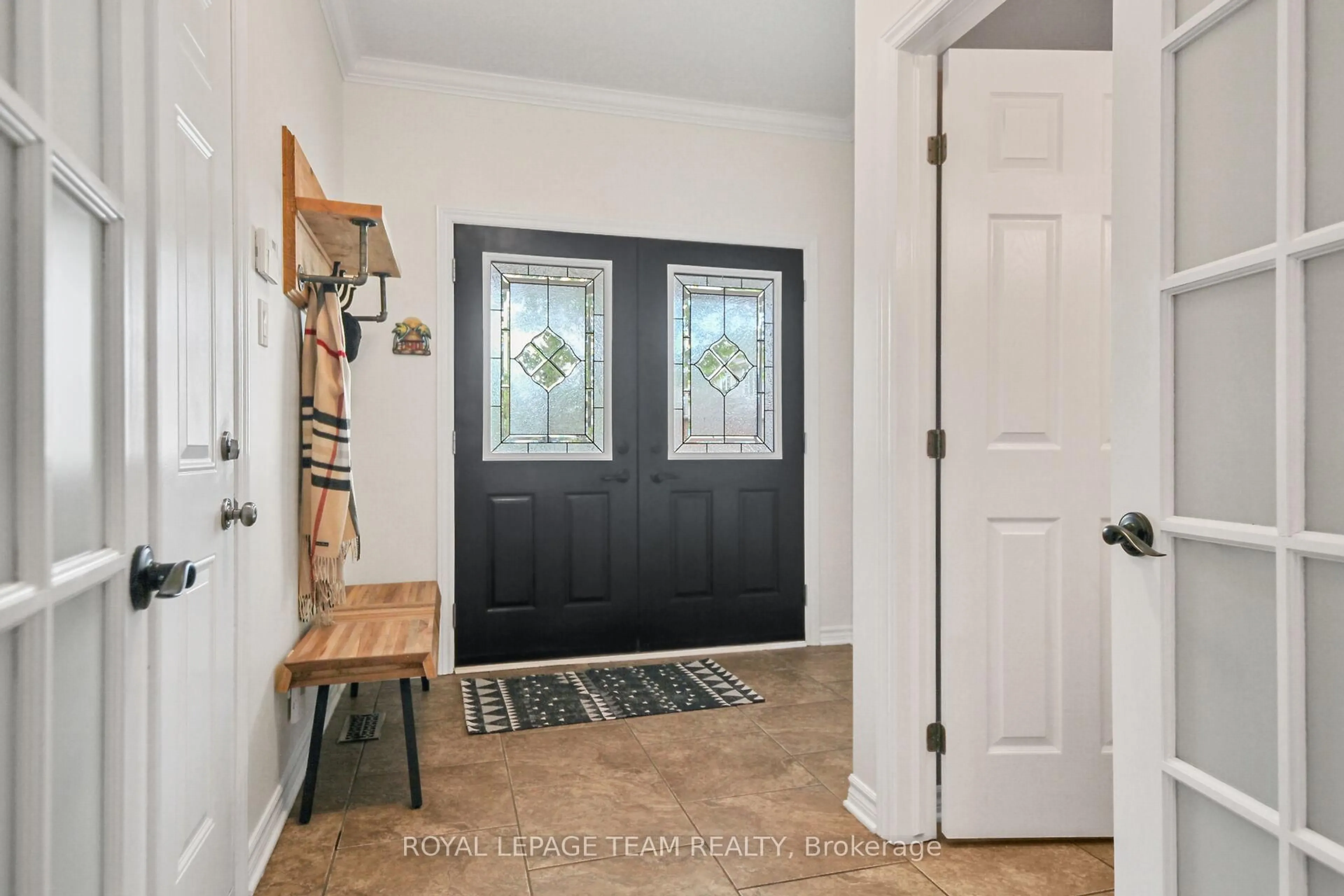 Indoor entryway for 124 Versilia Dr, Ottawa Ontario K2G 7E2