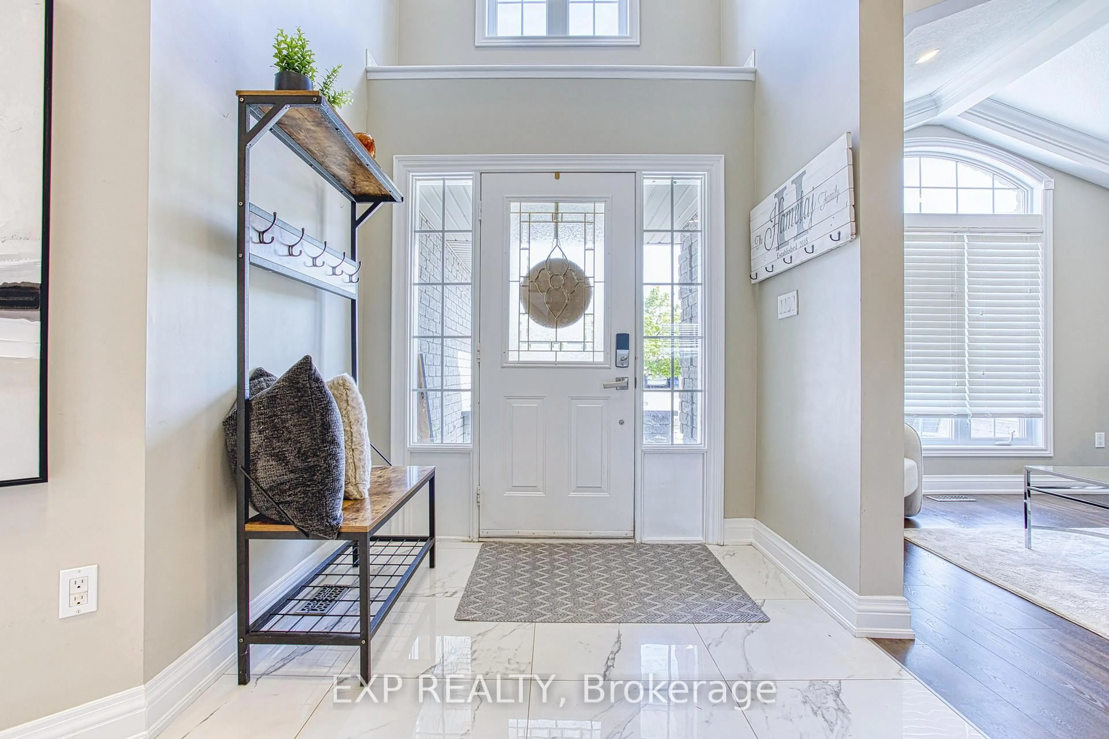 Indoor entryway for 4 Tuscani Dr, Hamilton Ontario L8E 5W4