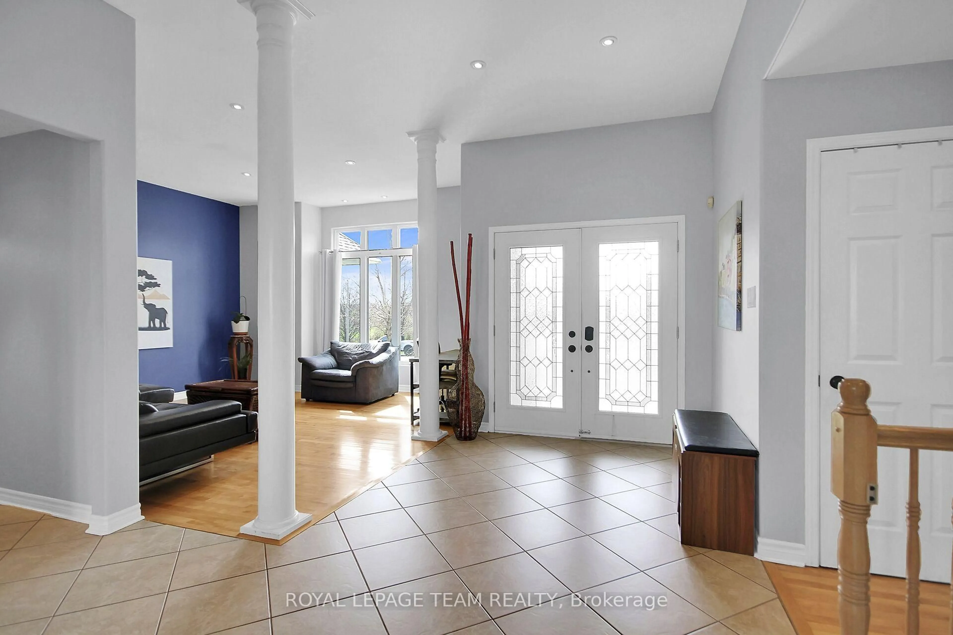 Indoor foyer for 2127 Trailwood Dr, North Gower Ontario K0A 2T0