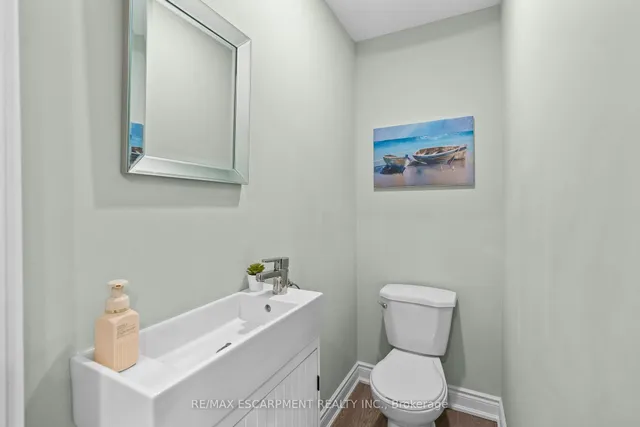 Additional property image - 342 East 15th St