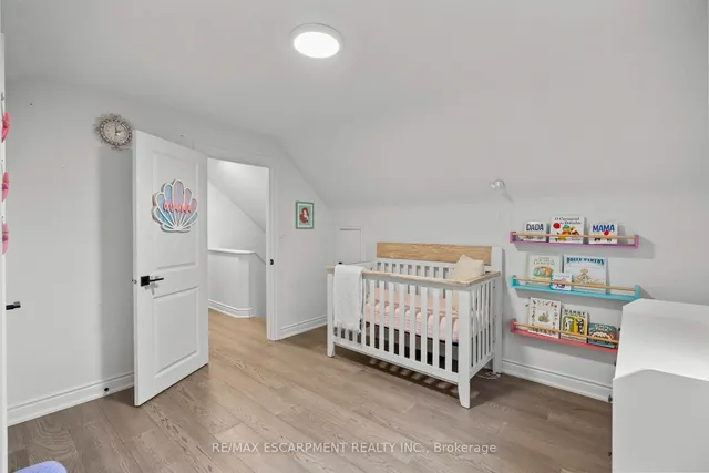 Additional property image - 342 East 15th St