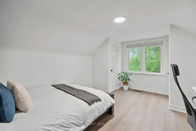 Additional property image - 342 East 15th St