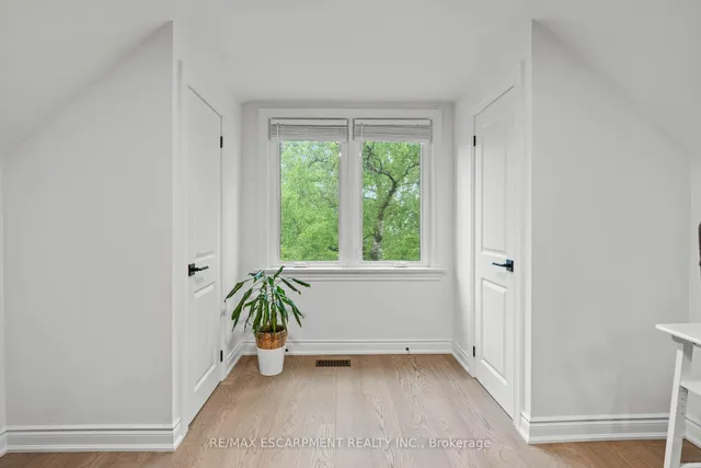 Additional property image - 342 East 15th St