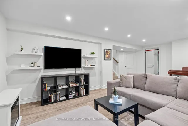 Additional property image - 342 East 15th St