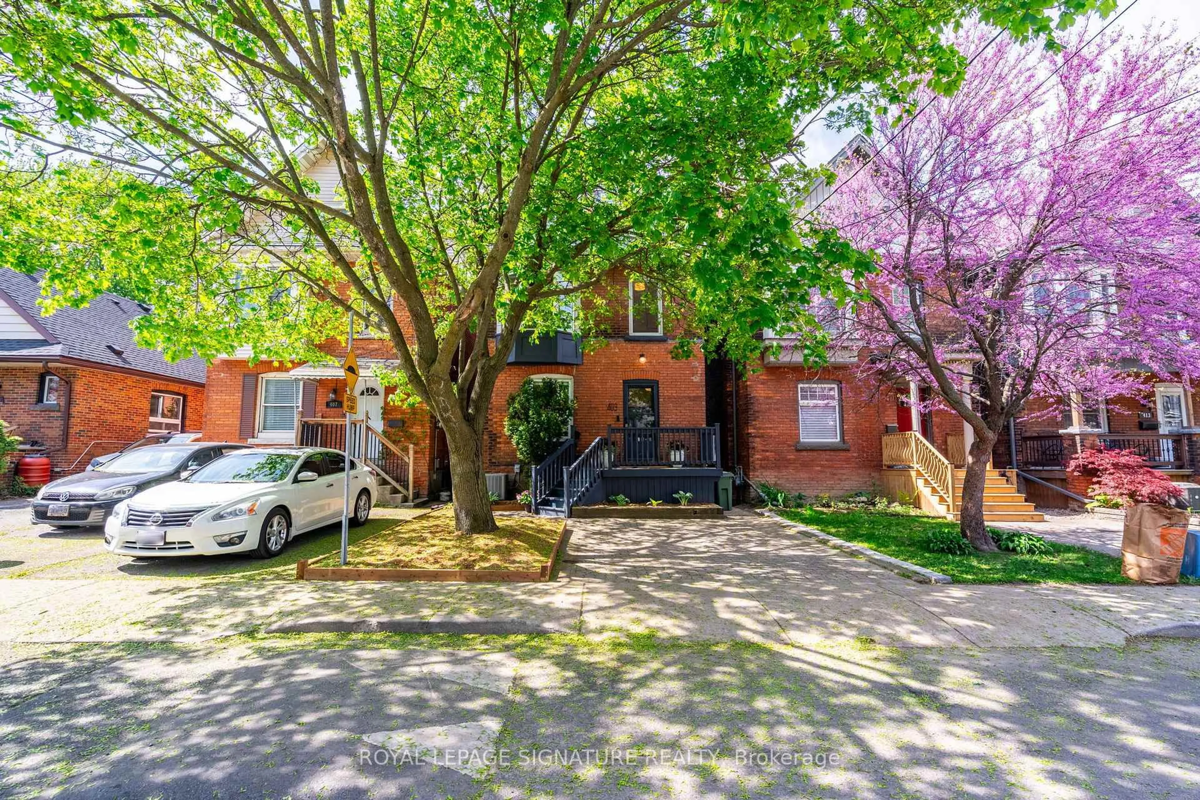 A pic from outside/outdoor area/front of a property/back of a property/a pic from drone, street for 409 Herkimer St, Hamilton Ontario L8P 2J4