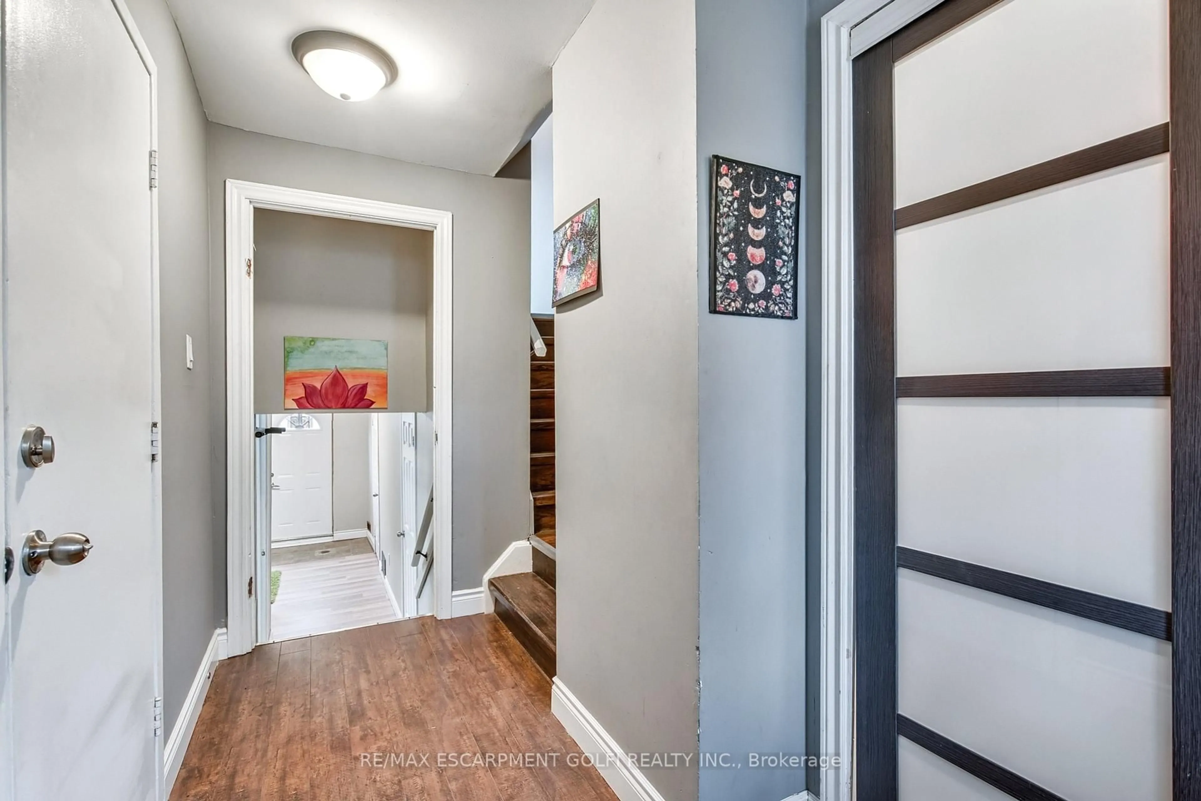 Indoor entryway for 23 WATSONS Lane #2, Hamilton Ontario L9H 5G9