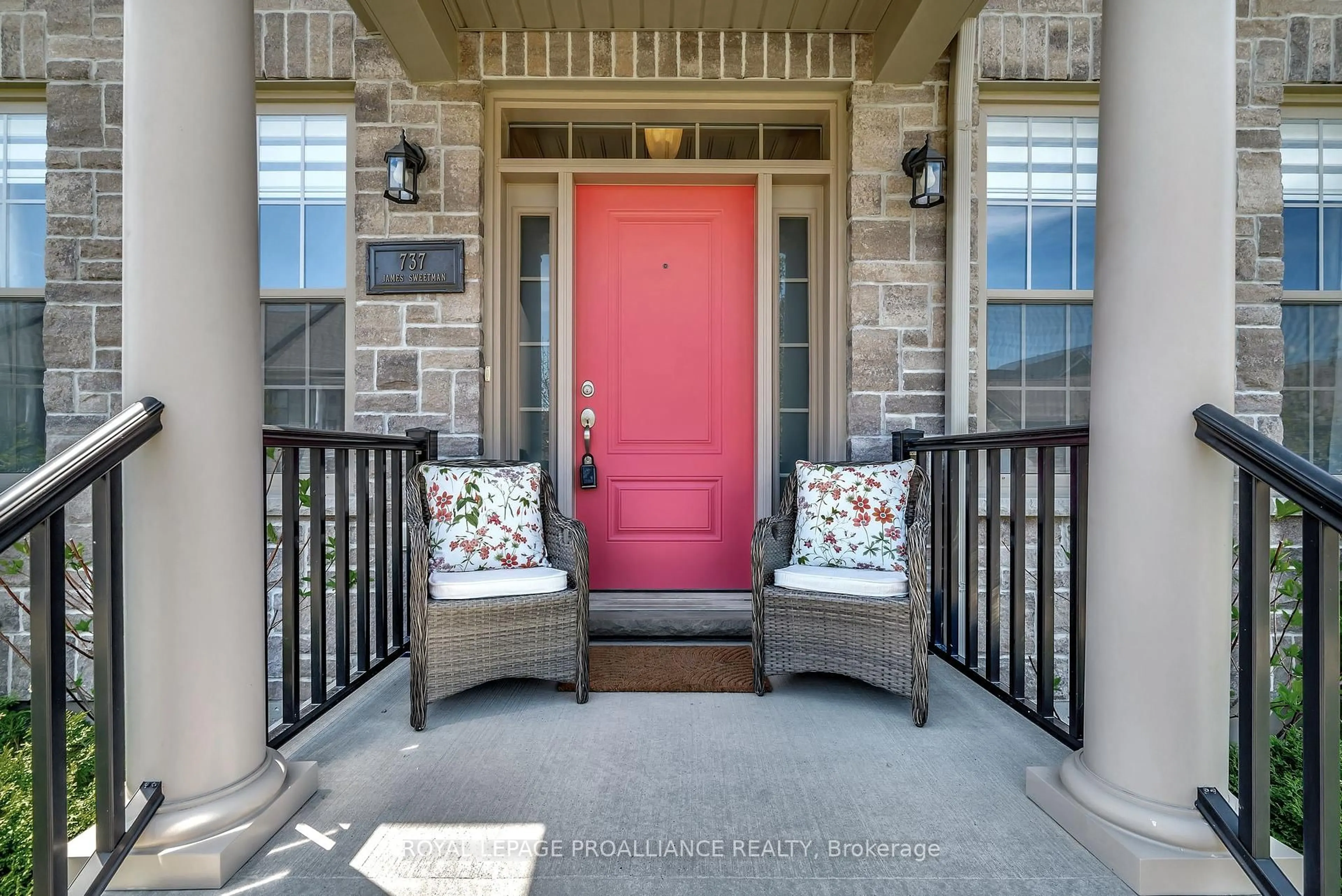 Indoor entryway for 737 James Sweetman Ave, Cobourg Ontario K9A 0K7