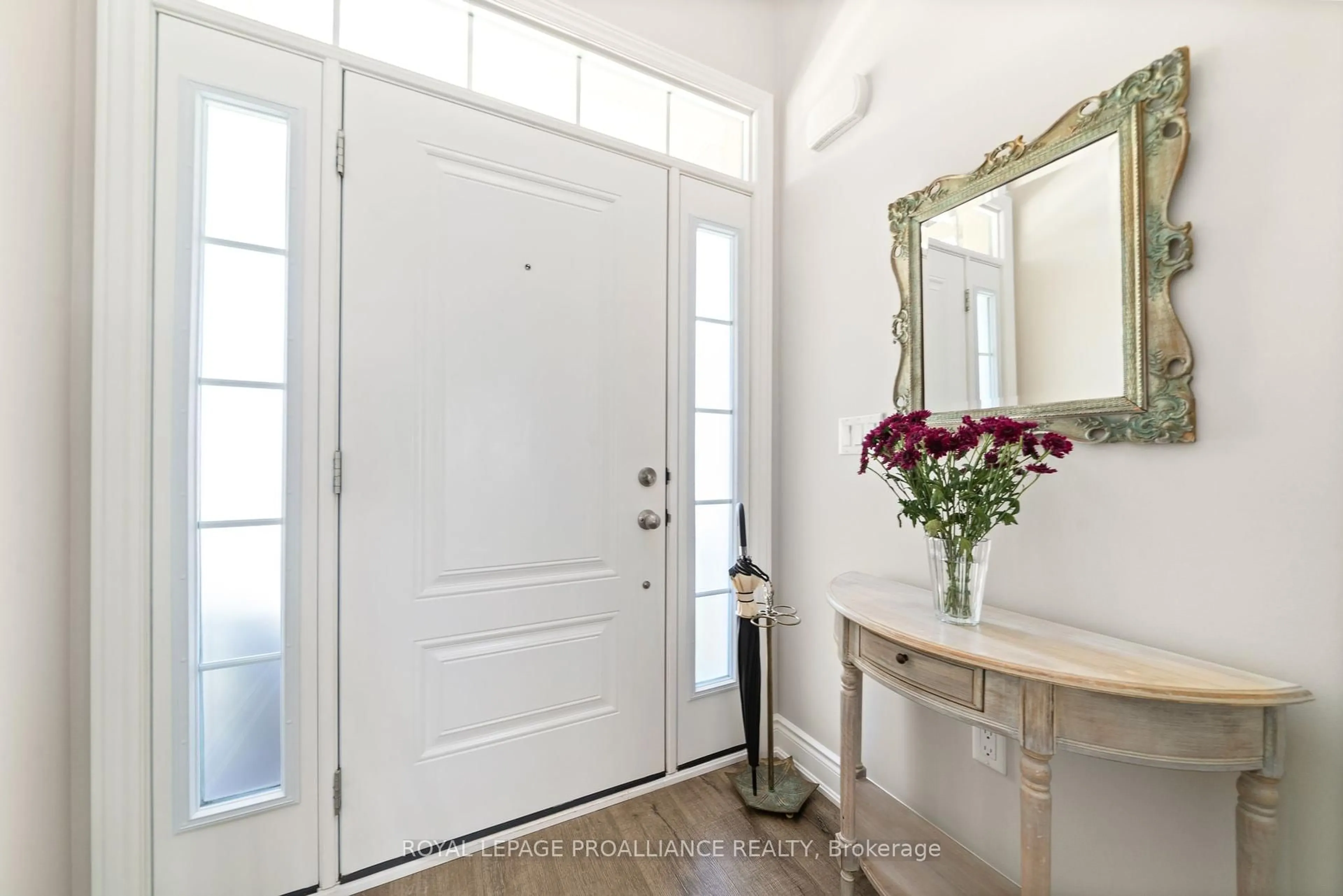Indoor entryway for 737 James Sweetman Ave, Cobourg Ontario K9A 0K7
