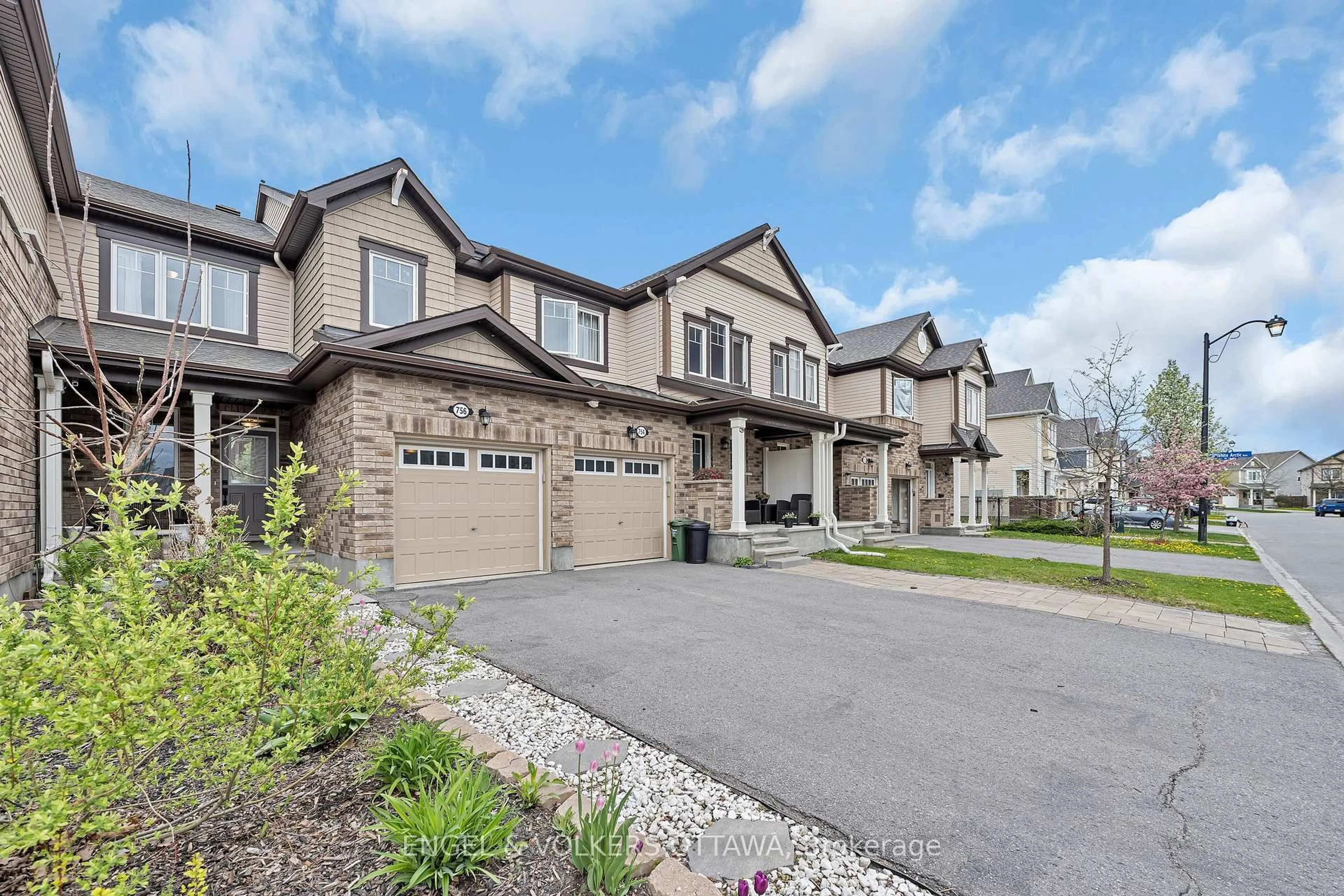 Unknown for 756 Mayfly Cres, Ottawa Ontario K2J 6C9