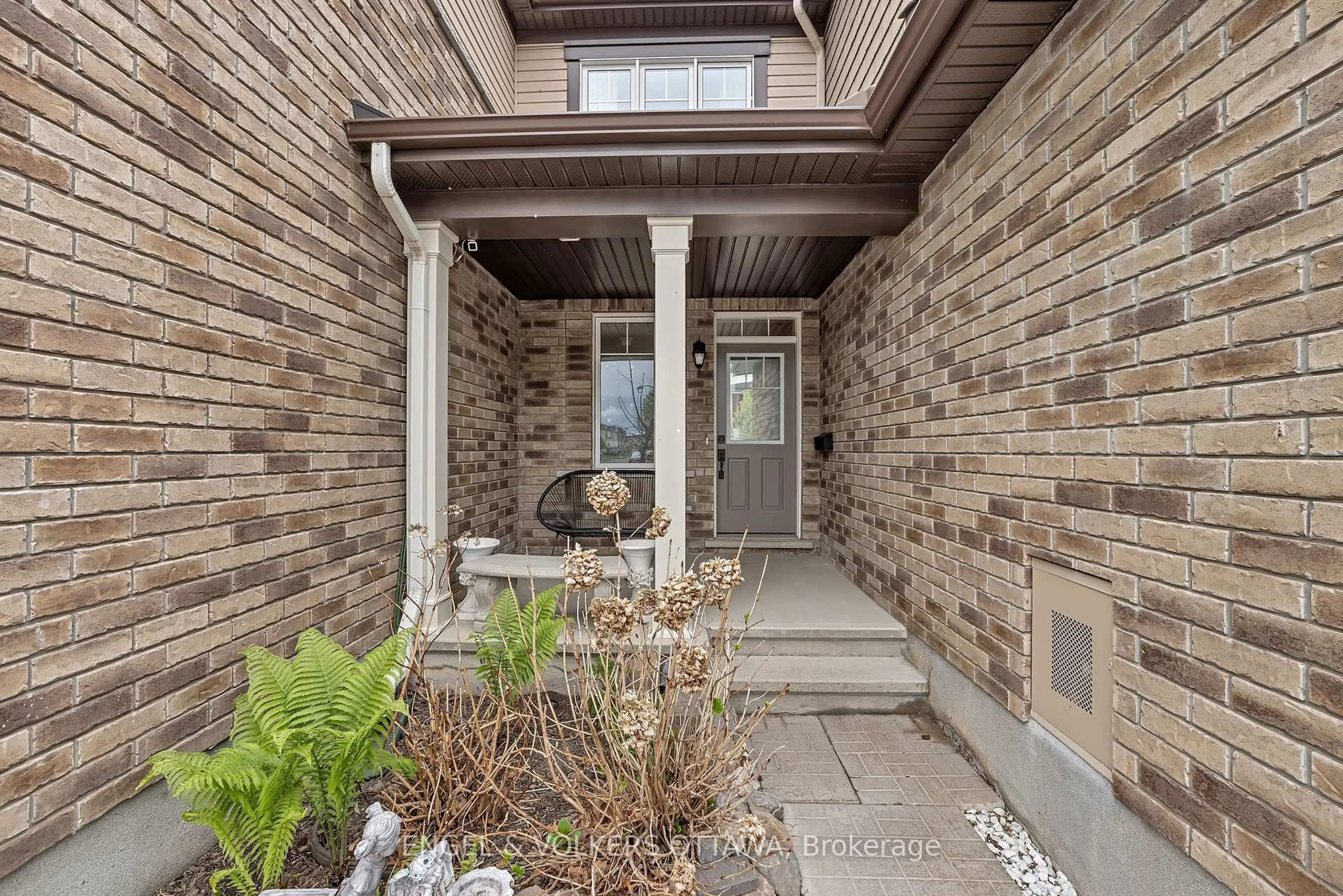 Unknown for 756 Mayfly Cres, Ottawa Ontario K2J 6C9