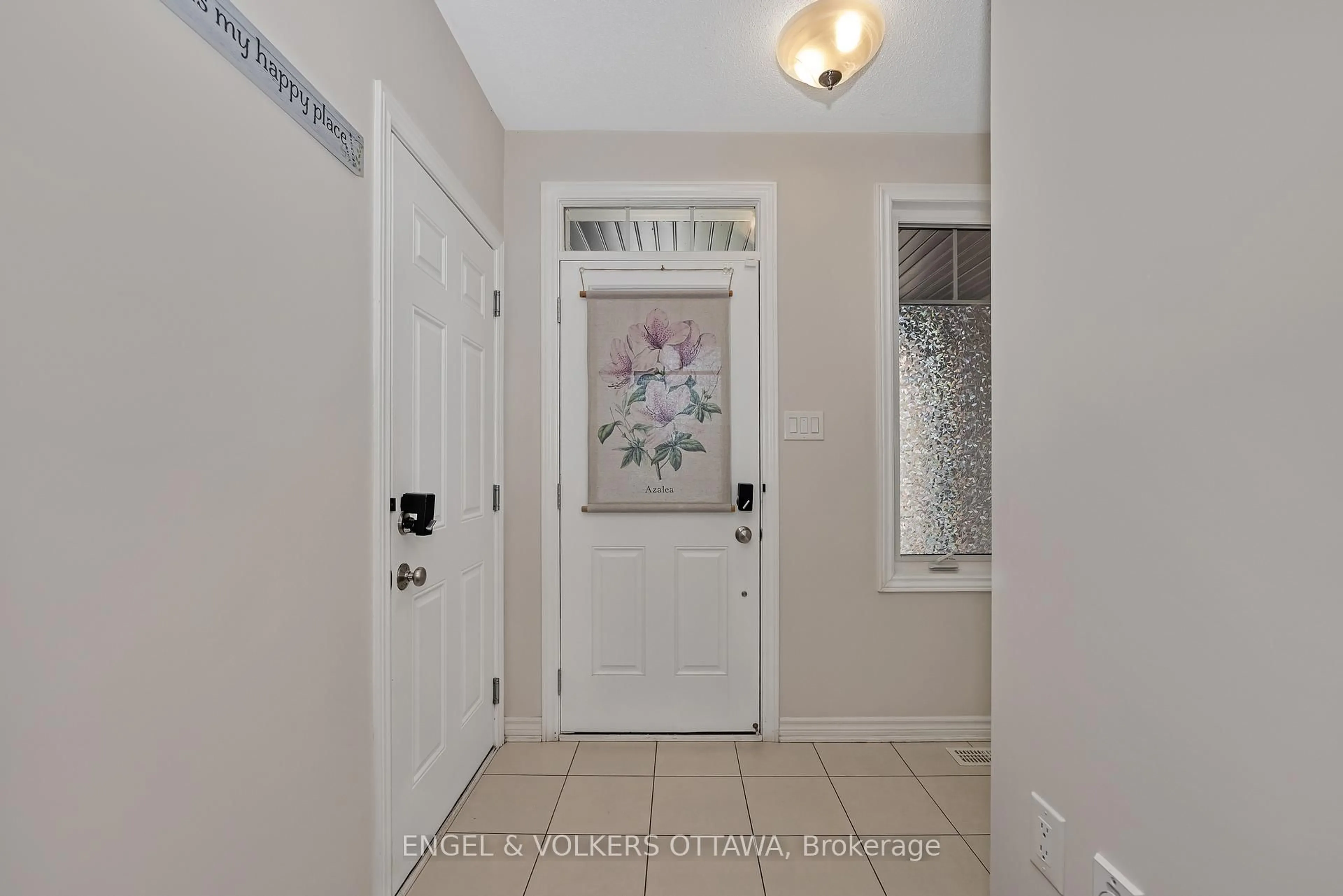 Indoor entryway for 756 Mayfly Cres, Ottawa Ontario K2J 6C9