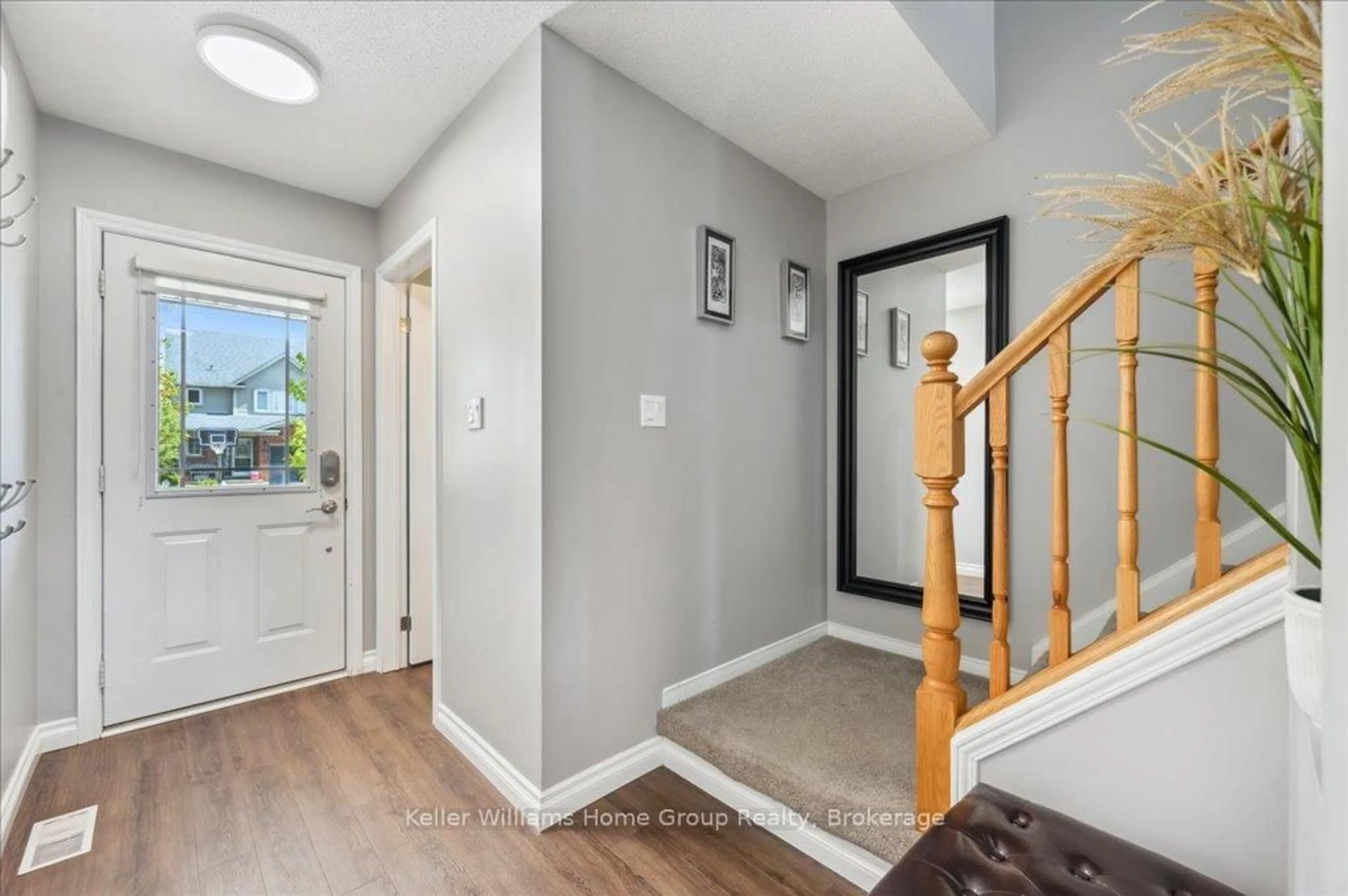 Indoor entryway for 54 Schiedel Dr, Guelph Ontario N1E 7M1
