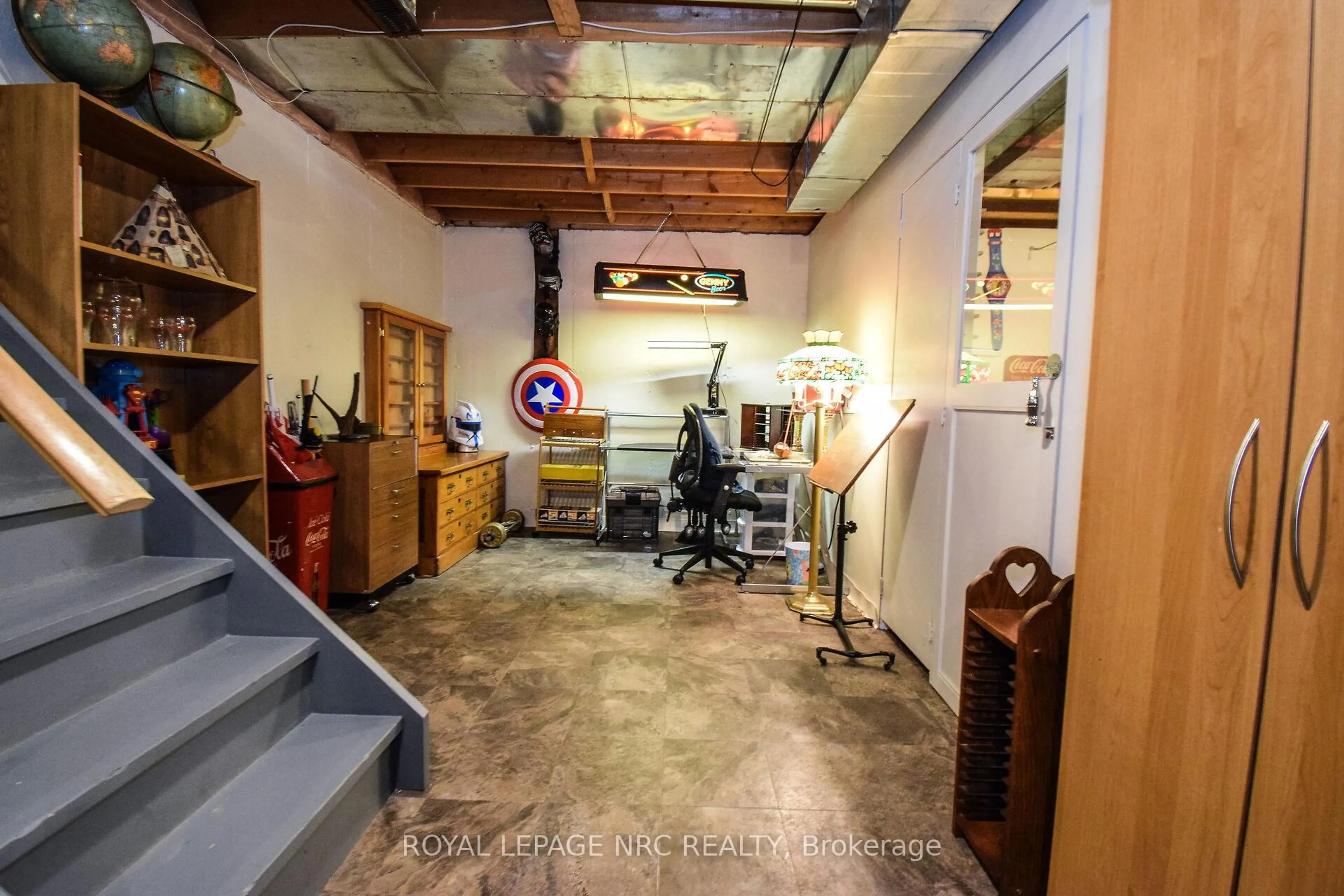 Indoor foyer for 7370 Monastery Dr #14, Niagara Falls Ontario L2H 3C4