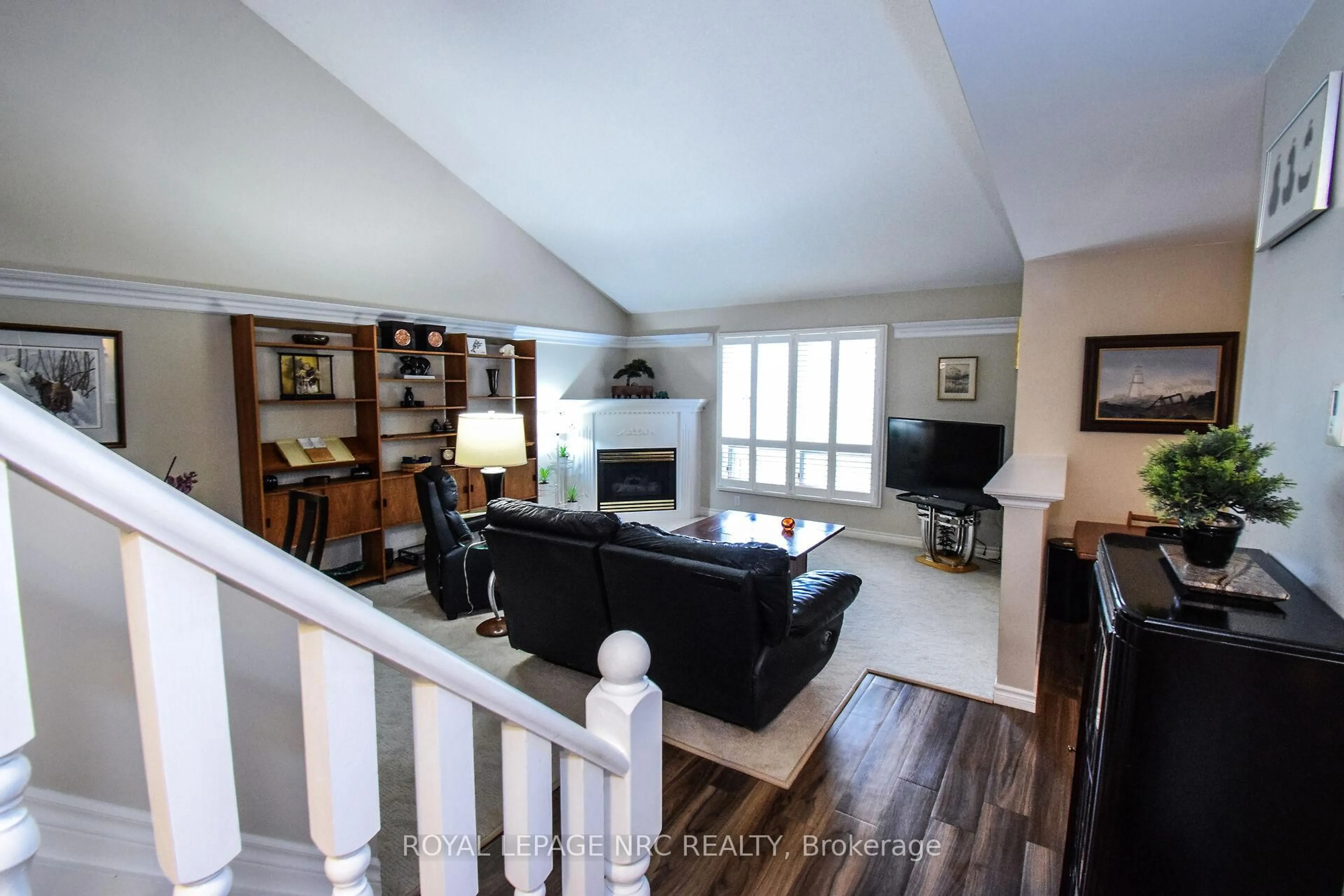 Living room with furniture, wood/laminate floor for 7370 Monastery Dr #14, Niagara Falls Ontario L2H 3C4