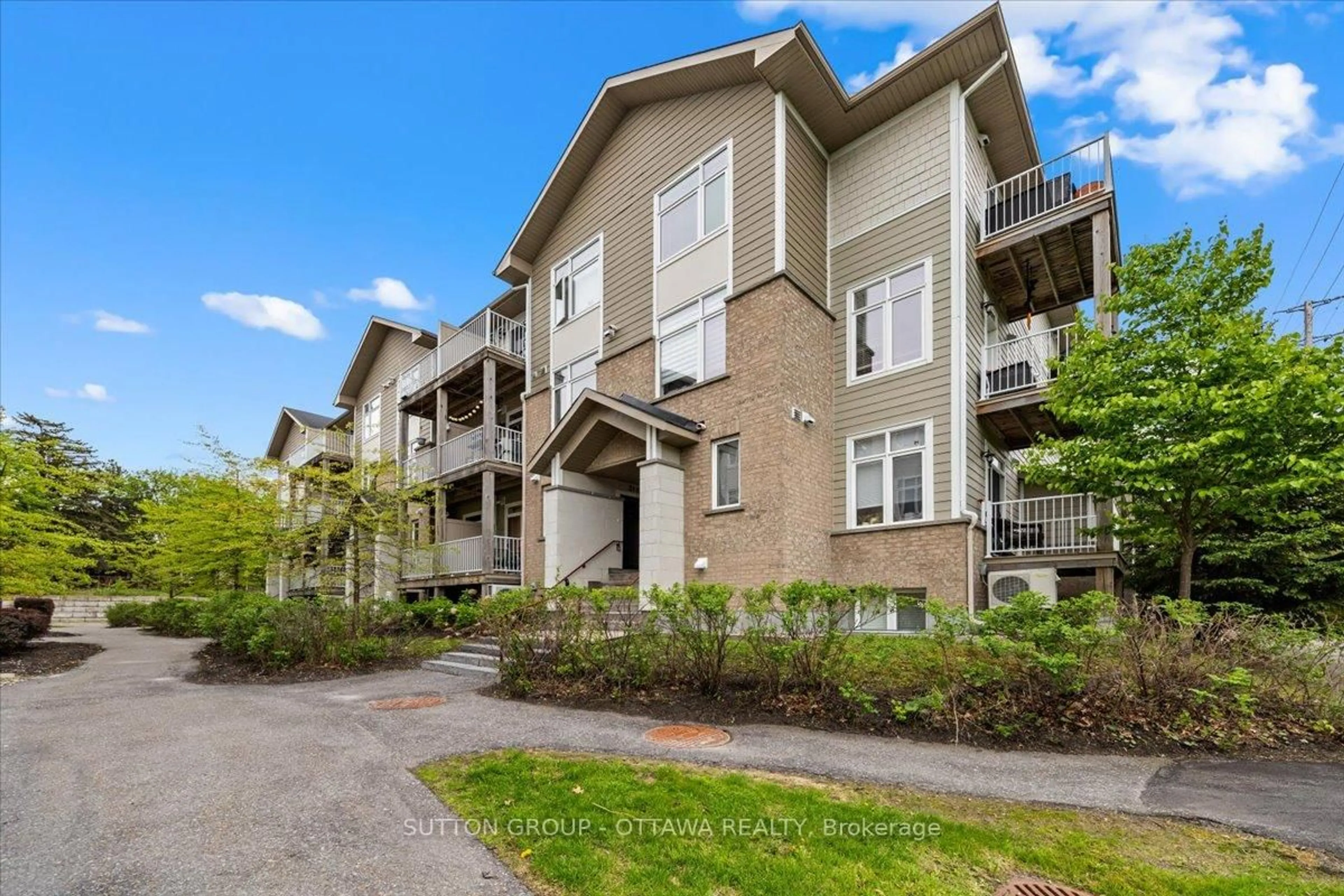 A pic from outside/outdoor area/front of a property/back of a property/a pic from drone, street for 310 Everest Private #A, Ottawa Ontario K1G 4E3