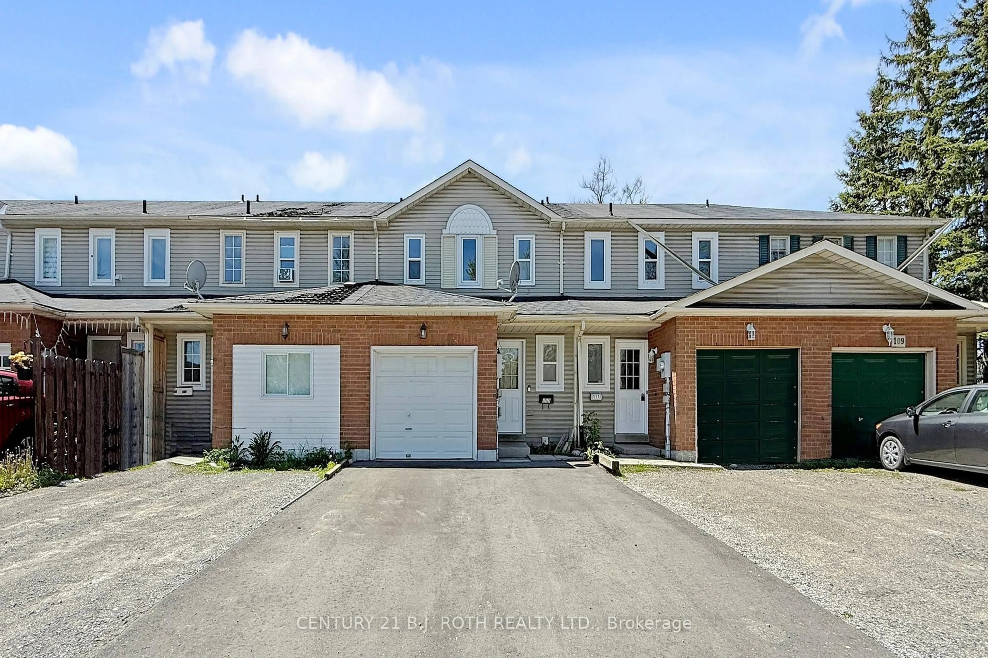 A pic from outside/outdoor area/front of a property/back of a property/a pic from drone, street for 113 Albert St, Kawartha Lakes Ontario K9V 6G1