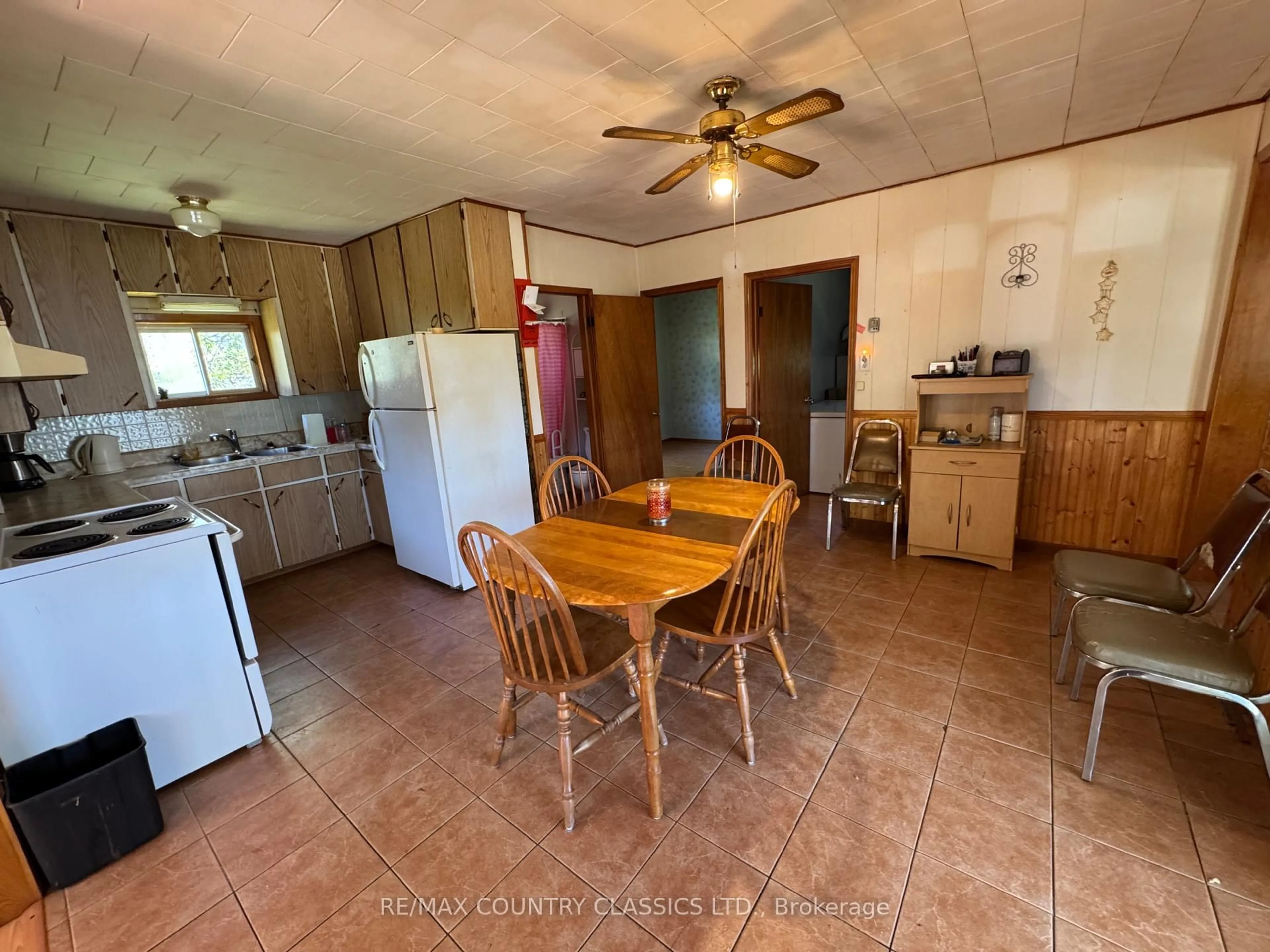 Standard kitchen, ceramic/tile floor for 929 Musclow Greenview Rd, Bancroft Ontario K0L 1C0