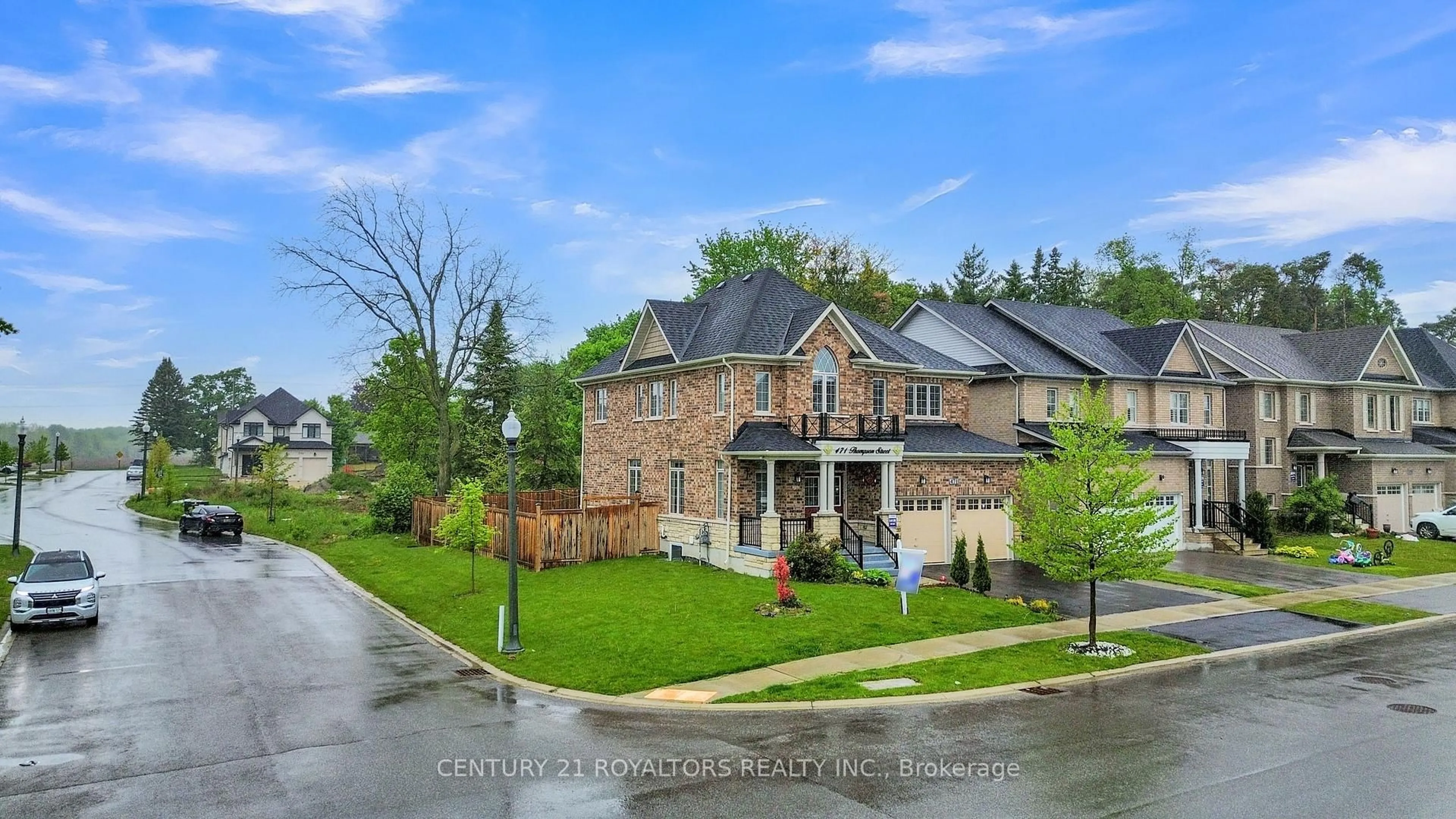 A pic from outside/outdoor area/front of a property/back of a property/a pic from drone, street for 471 Thompson St, Woodstock Ontario N4T 0L5