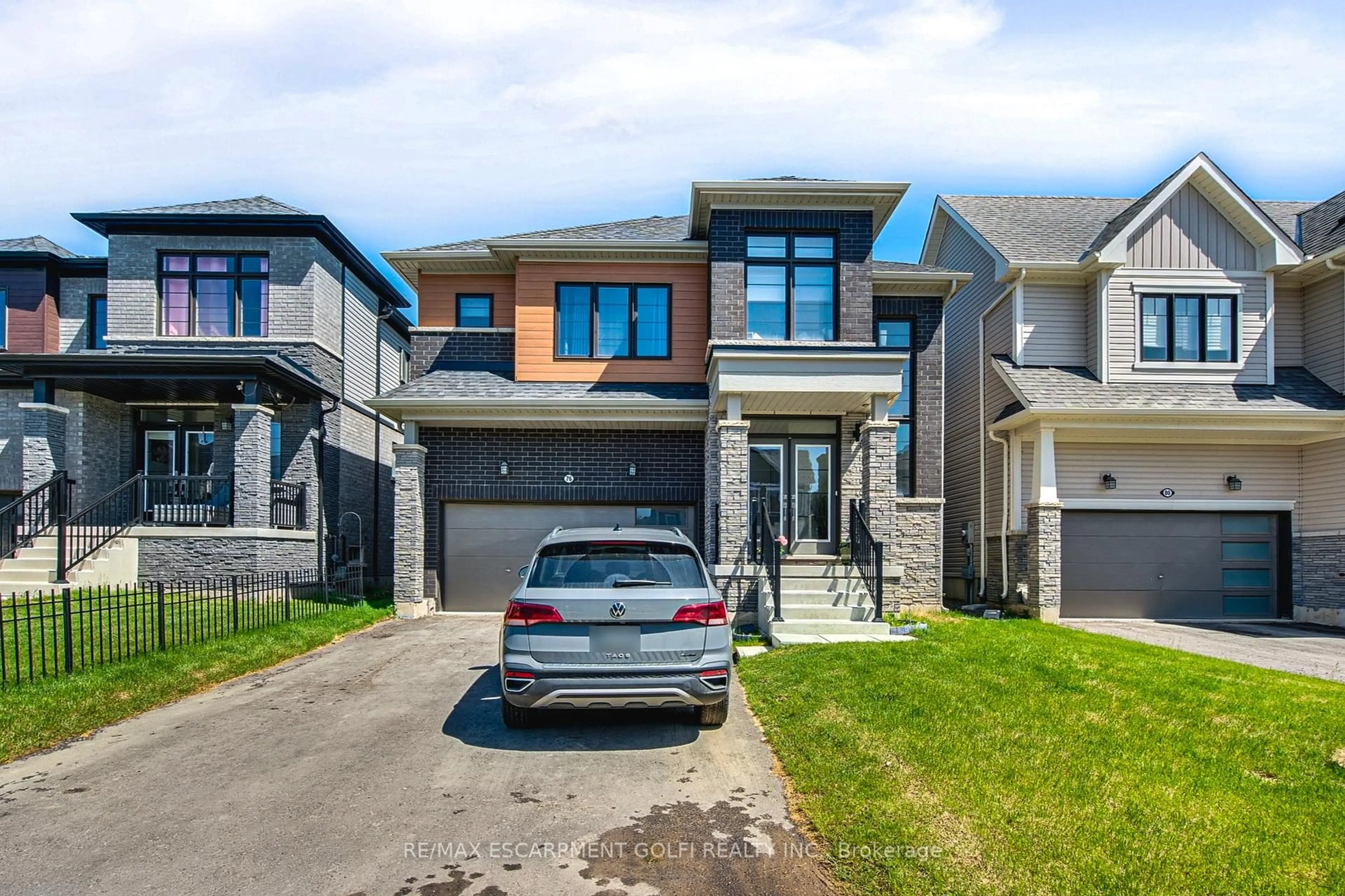 Home with brick exterior material, street for 76 Sunflower Cres, Thorold Ontario L3B 5N5
