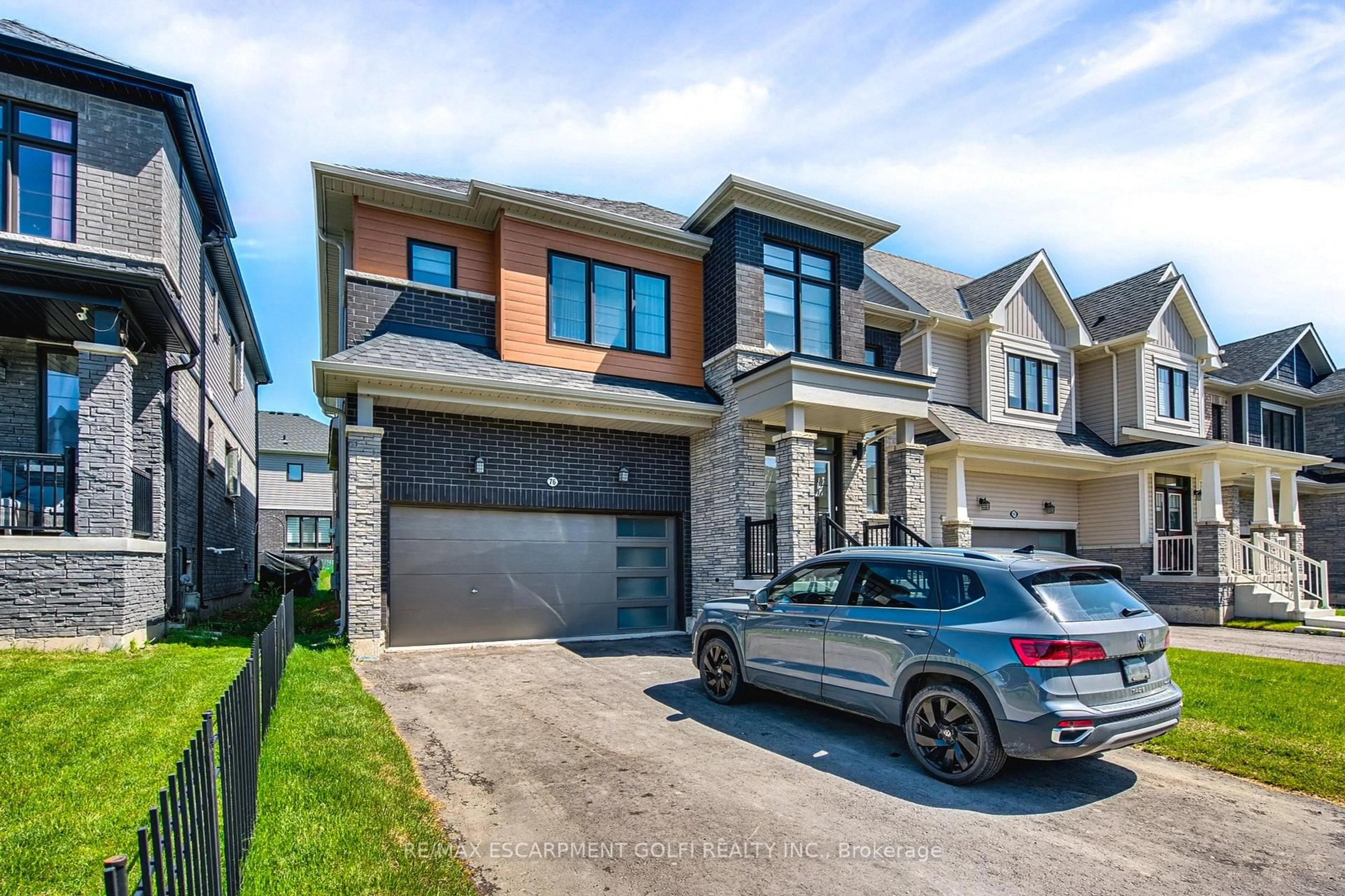 Home with brick exterior material, street for 76 Sunflower Cres, Thorold Ontario L3B 5N5