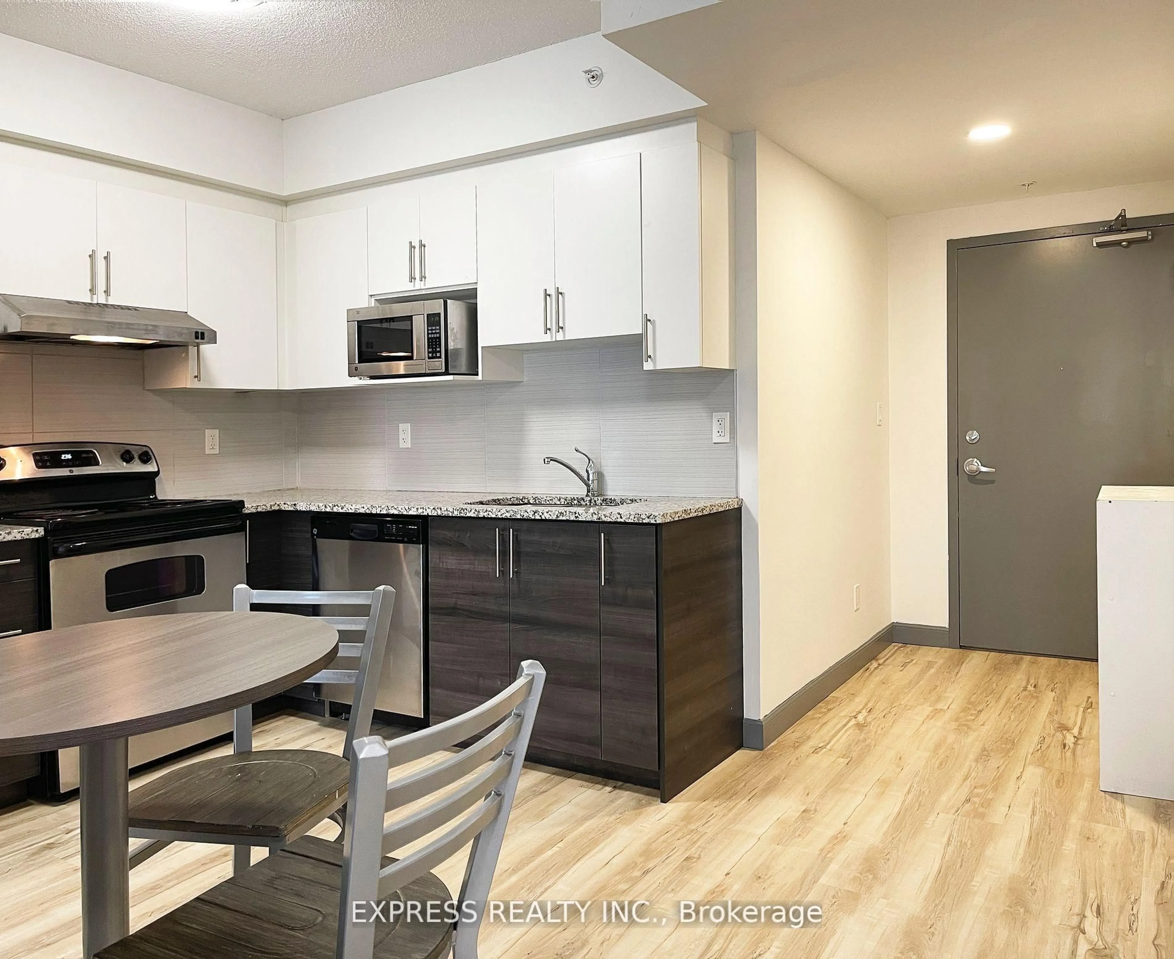 Standard kitchen, wood/laminate floor for 258B Sunview St #2212, Waterloo Ontario N2L 0H7