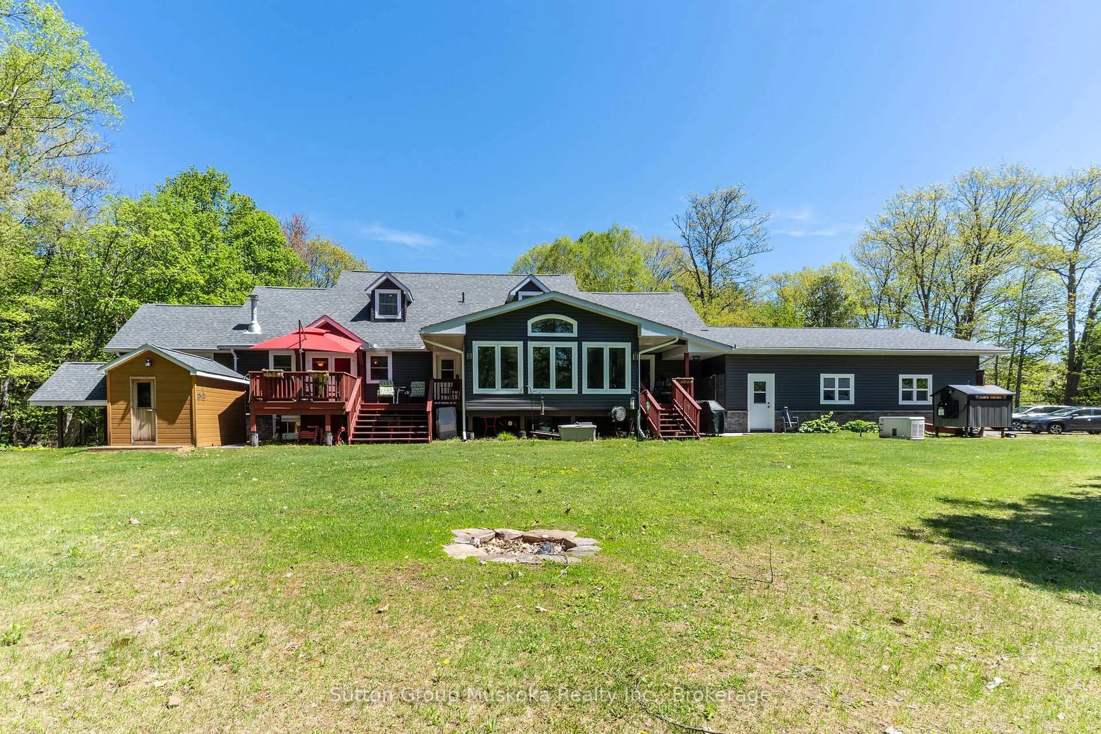 A pic from outside/outdoor area/front of a property/back of a property/a pic from drone, unknown for 4945 Muskoka 117 Rd, Lake of Bays Ontario P0A 1E0