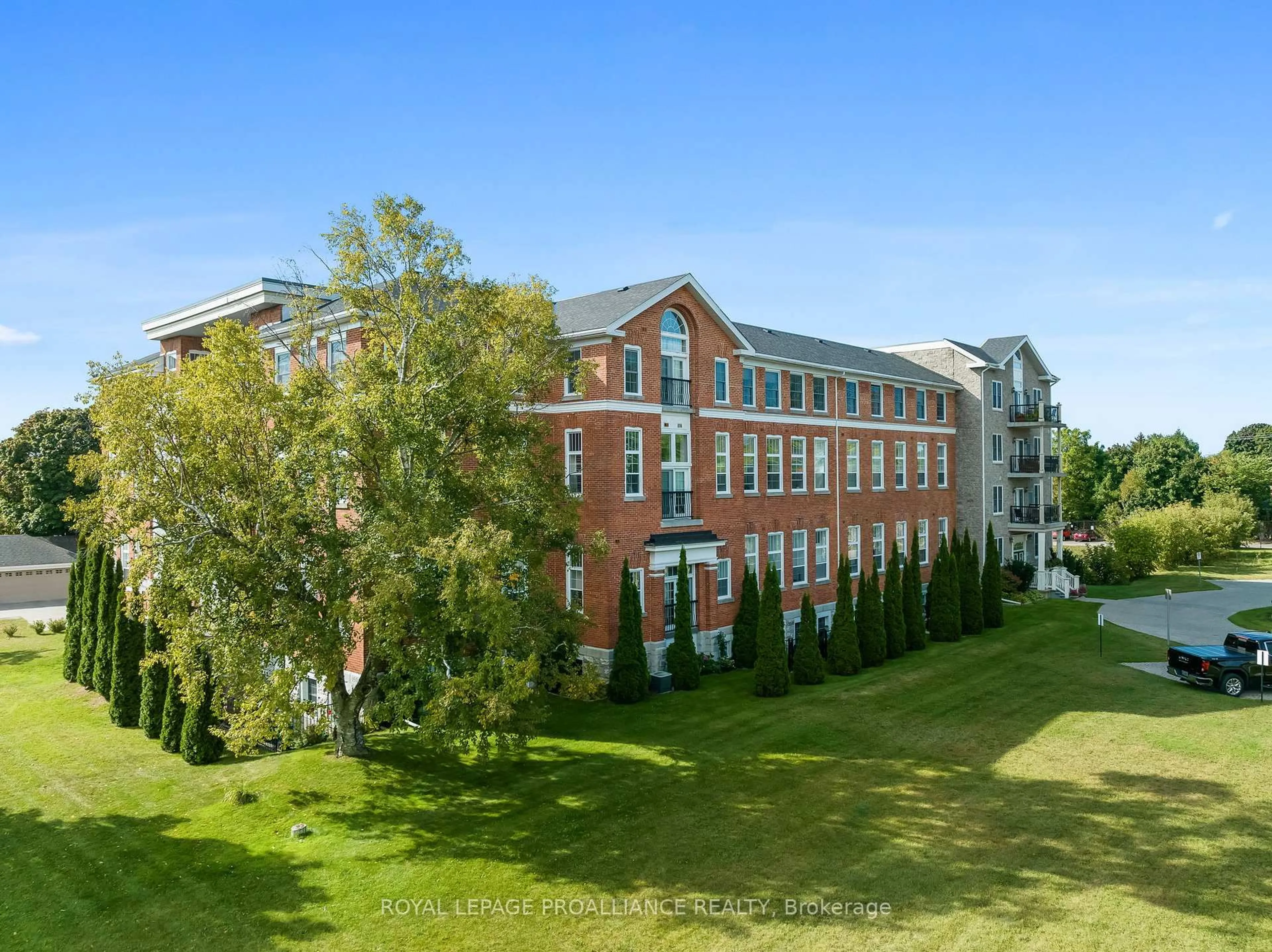 A pic from outside/outdoor area/front of a property/back of a property/a pic from drone, building for 323 George St #206, Cobourg Ontario K9A 3L9