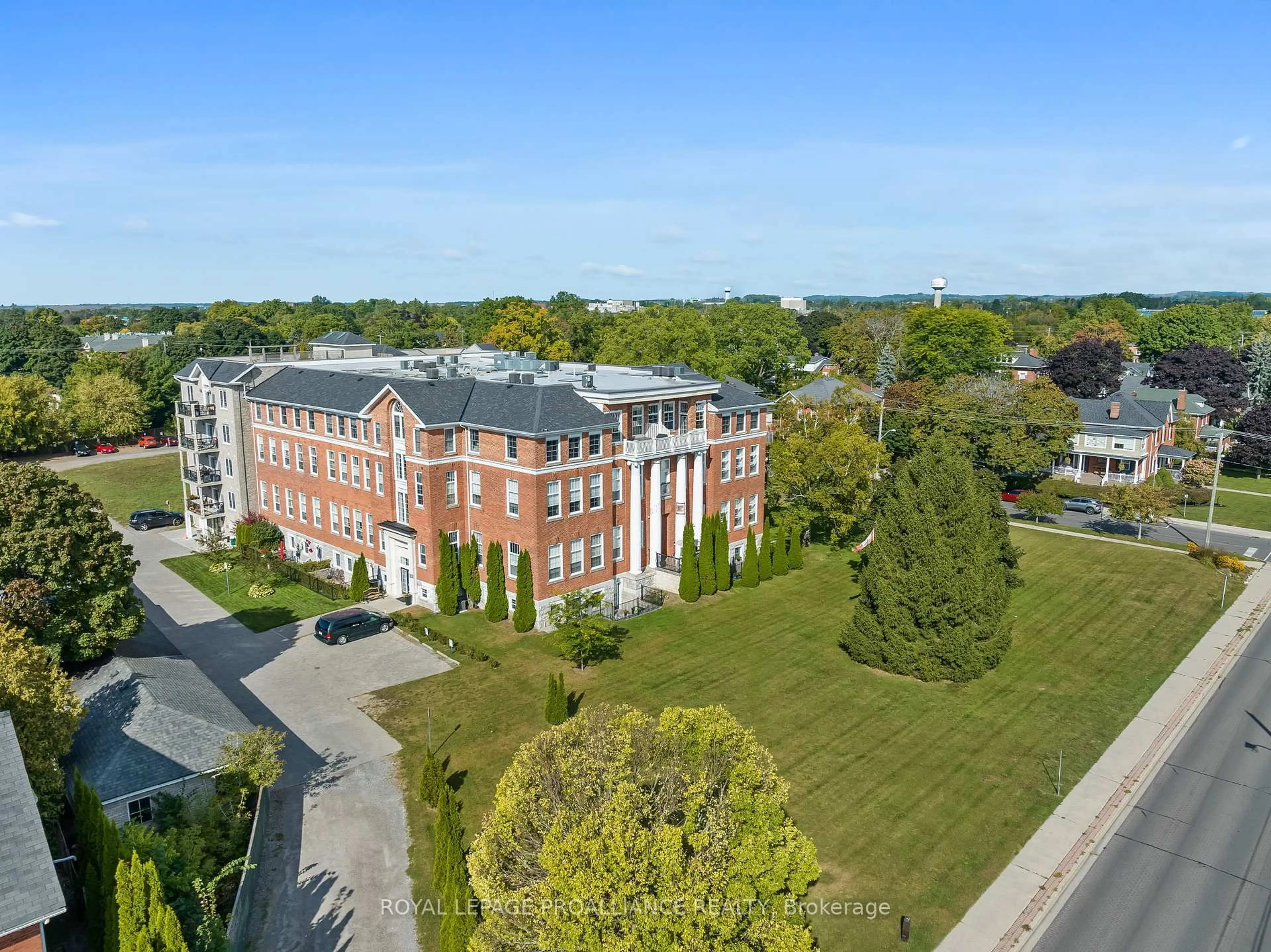 A pic from outside/outdoor area/front of a property/back of a property/a pic from drone, building for 323 George St #206, Cobourg Ontario K9A 3L9