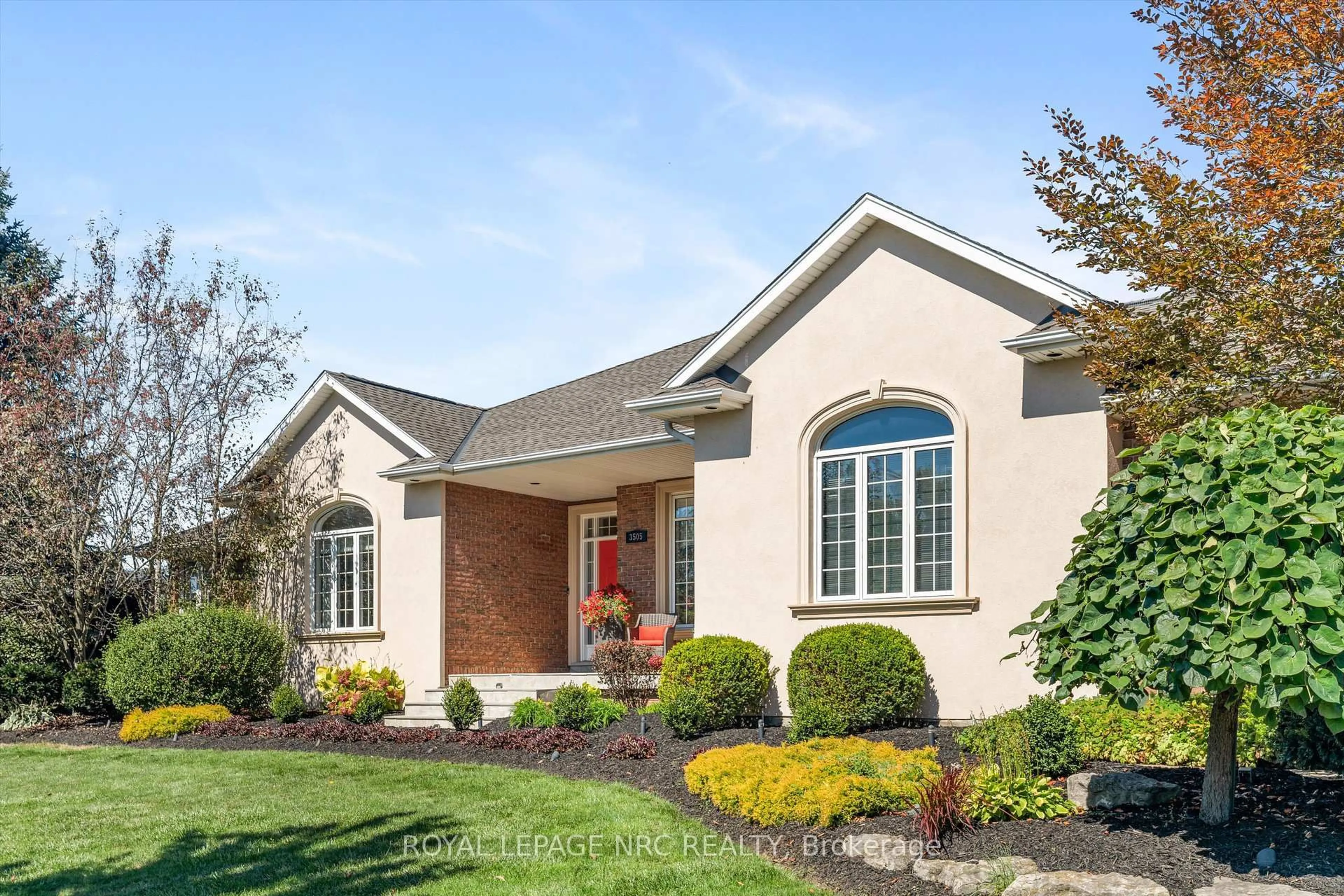 Home with brick exterior material, street for 3505 Matthews Dr, Niagara Falls Ontario L2H 2Z4