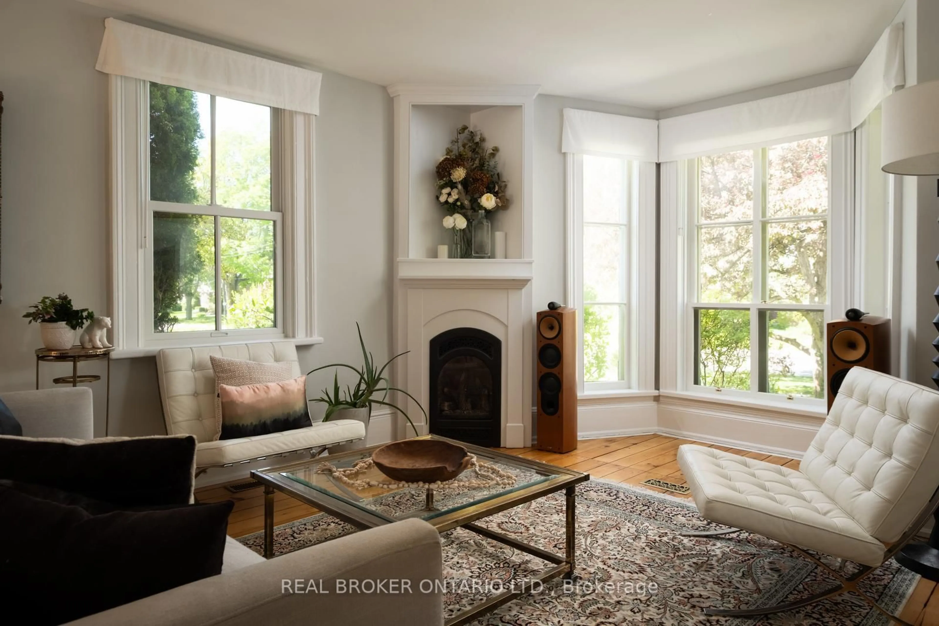 Living room with furniture, unknown for 354 College St, Cobourg Ontario K9A 3V6