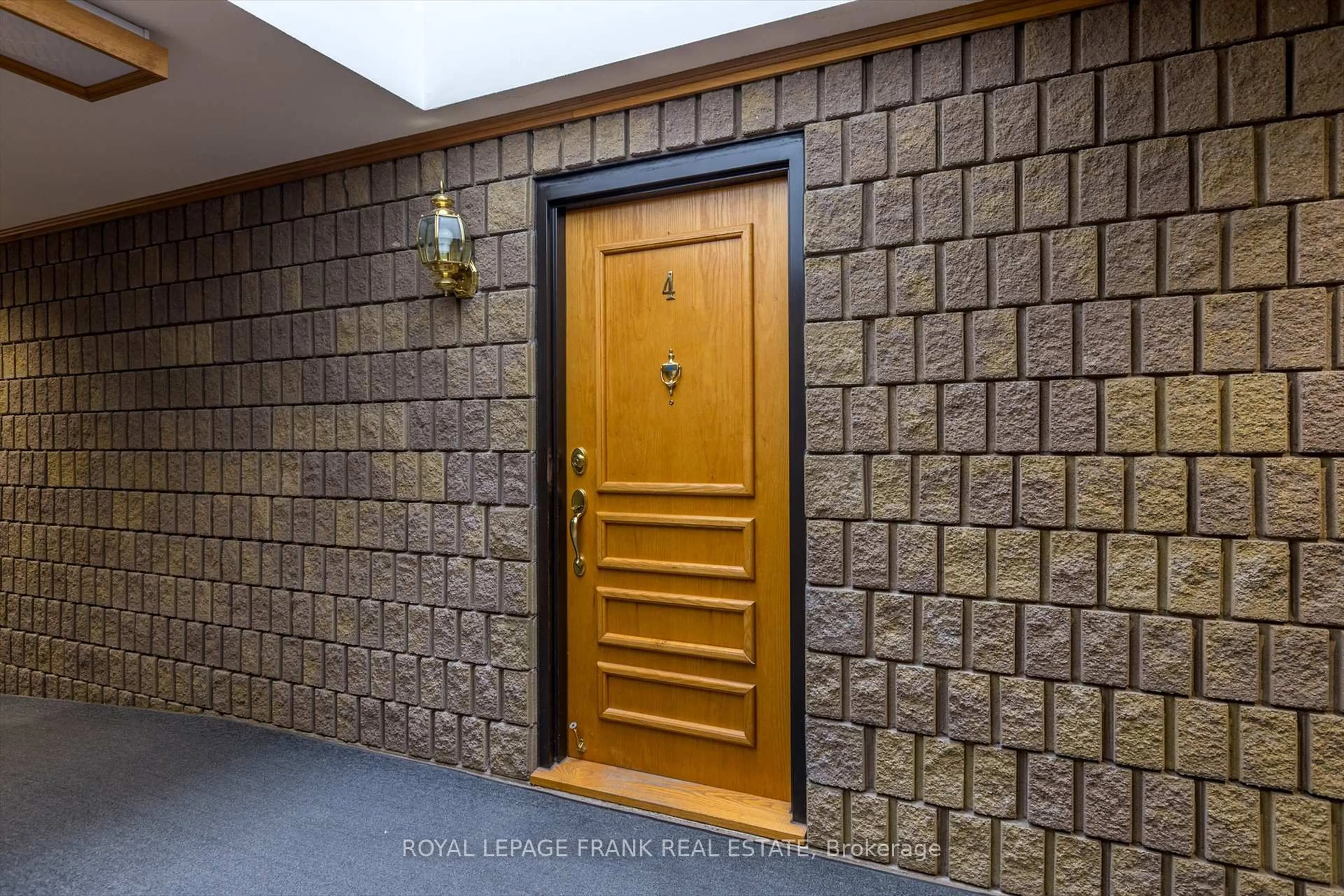 Indoor entryway for 695 Whitaker St #4, Peterborough East Ontario K9H 7K3