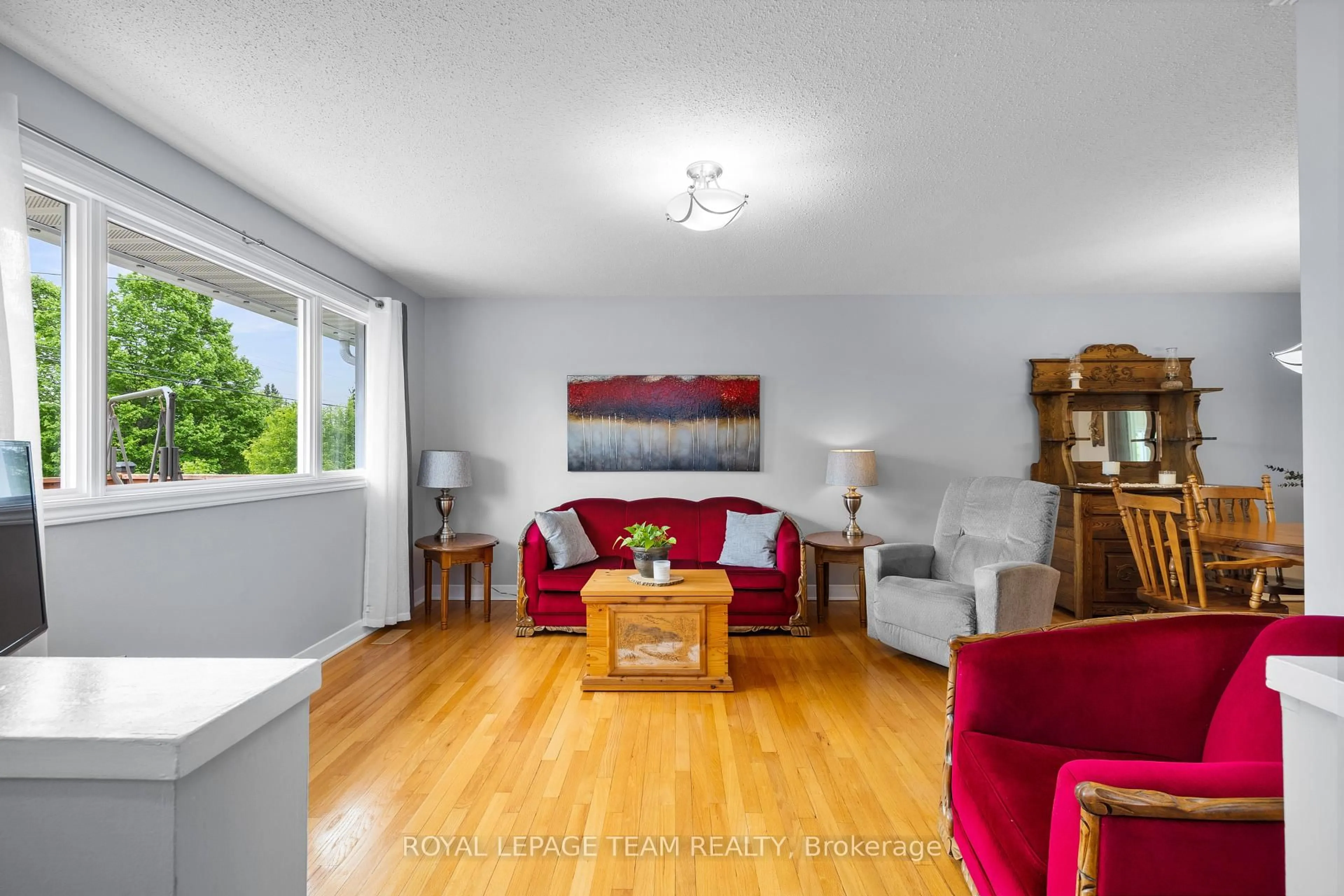 Living room with furniture, wood/laminate floor for 2608 Brentwood Ave, Metcalfe Ontario K0A 2P0