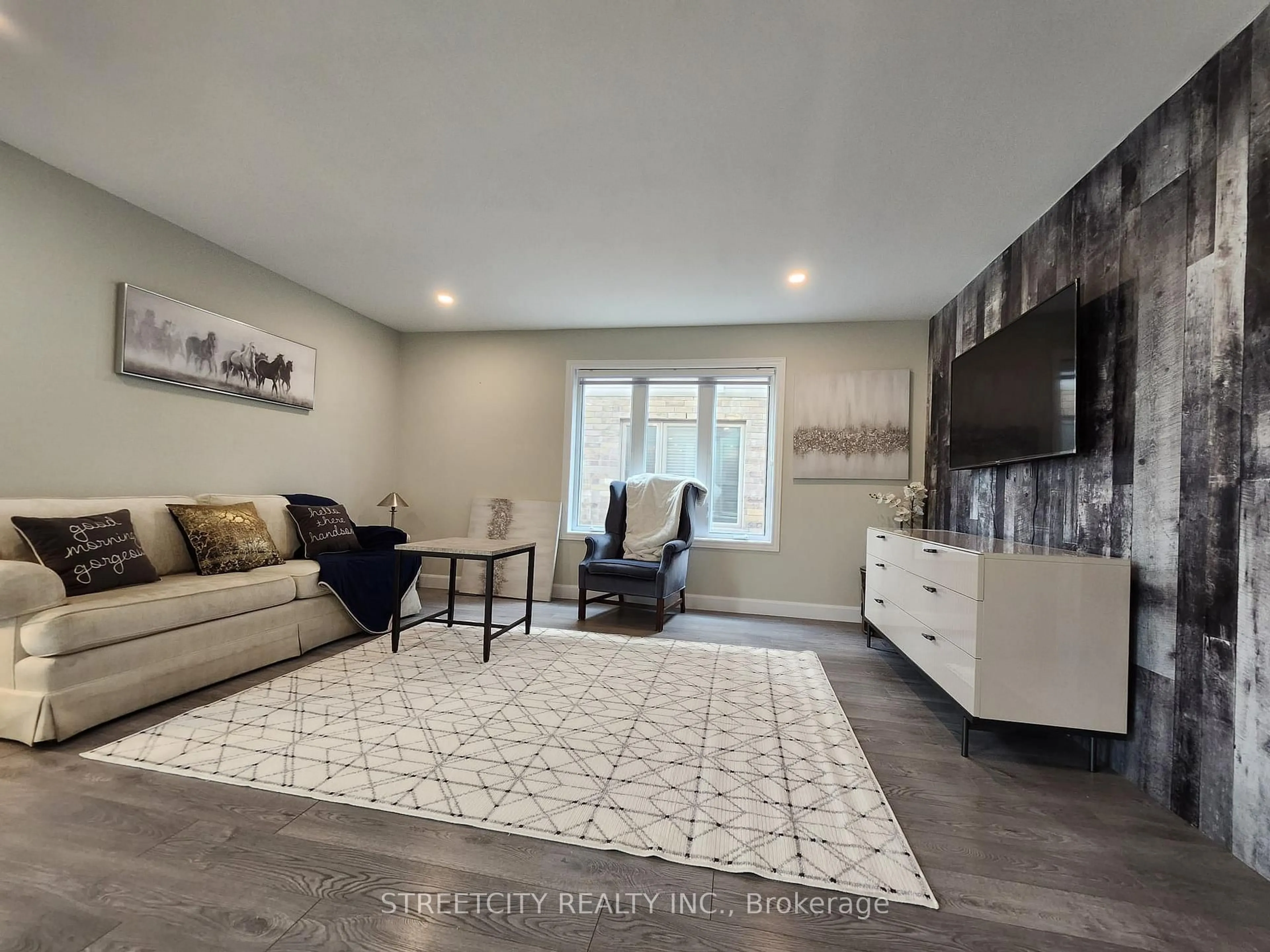 Living room with furniture, unknown for 124 Tanoak Dr, London North Ontario N6G 5R3
