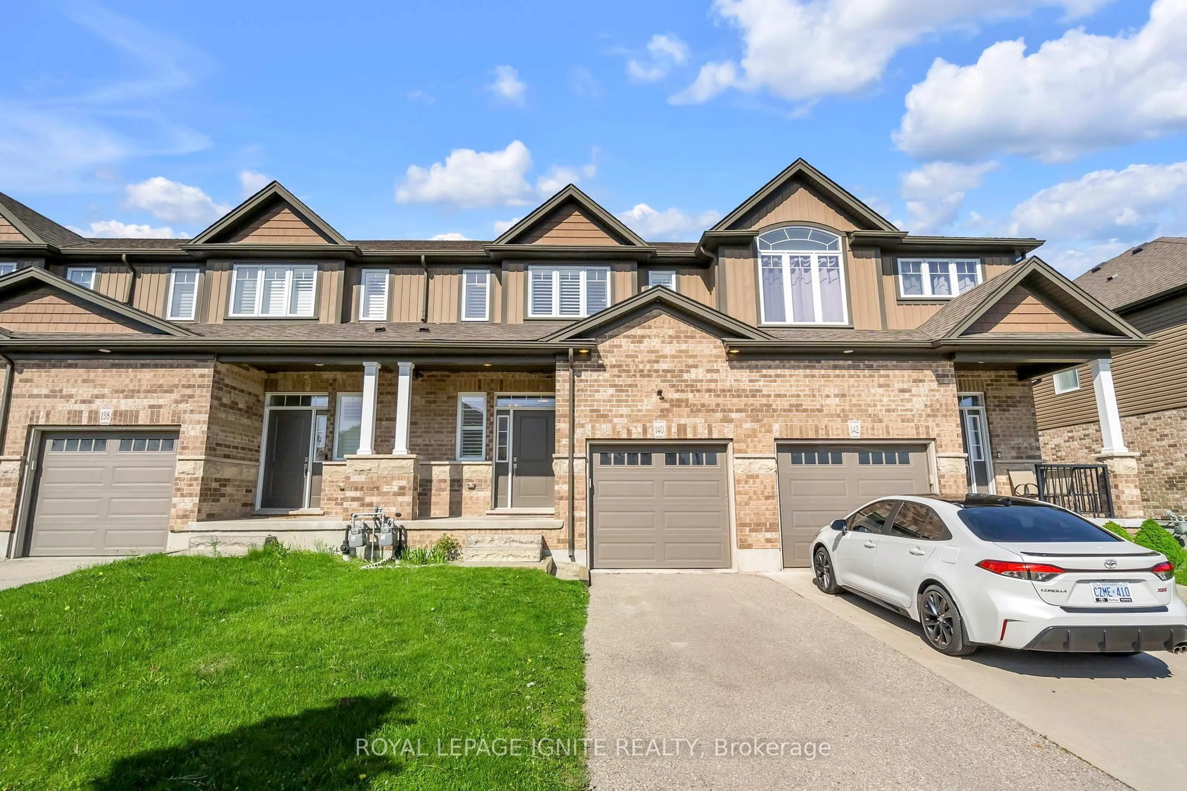 Home with brick exterior material, street for 140 Templewood Dr, Kitchener Ontario N2R 0H5