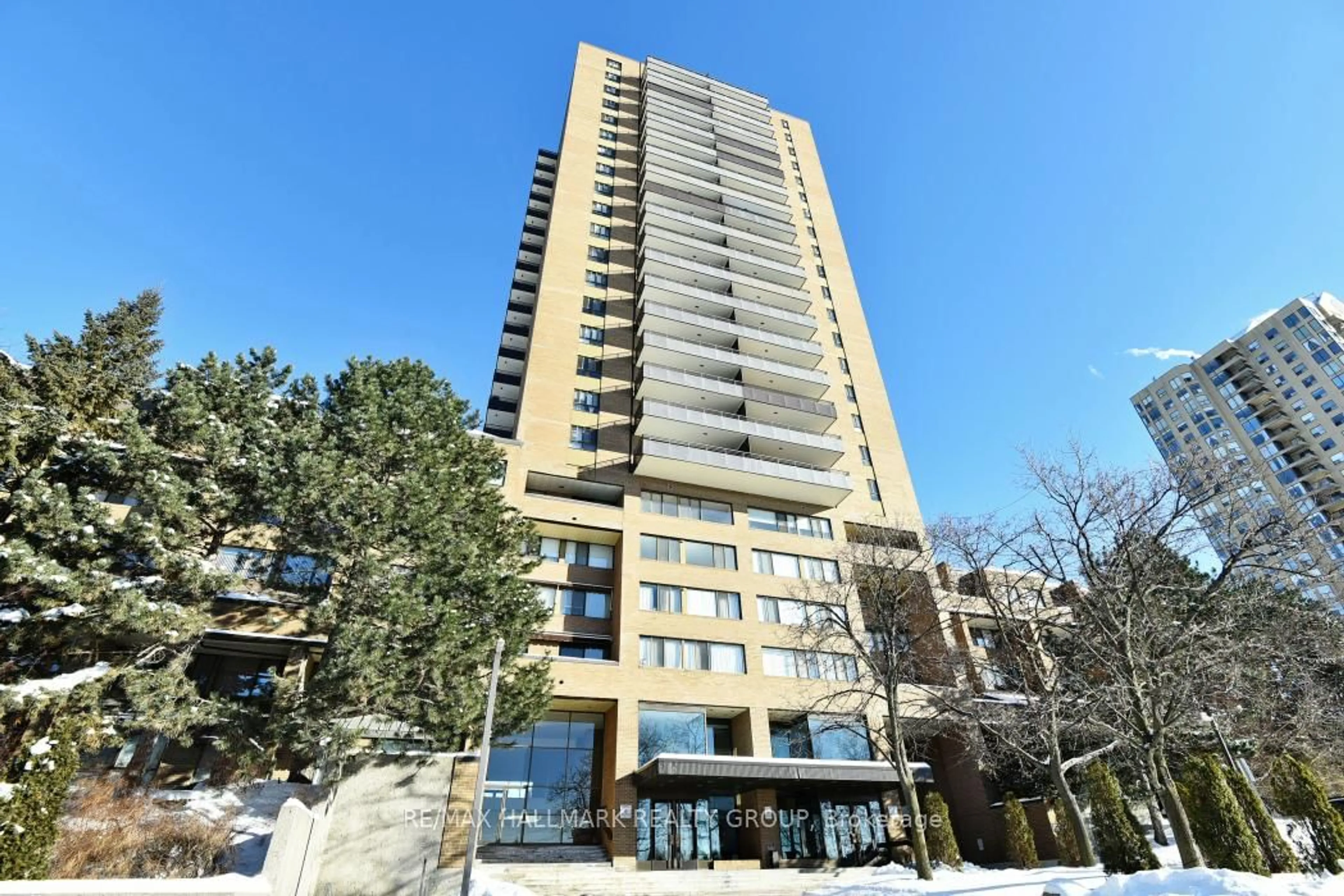 Indoor foyer for 515 St Laurent Blvd #2509/10, Ottawa Ontario K1K 3X5