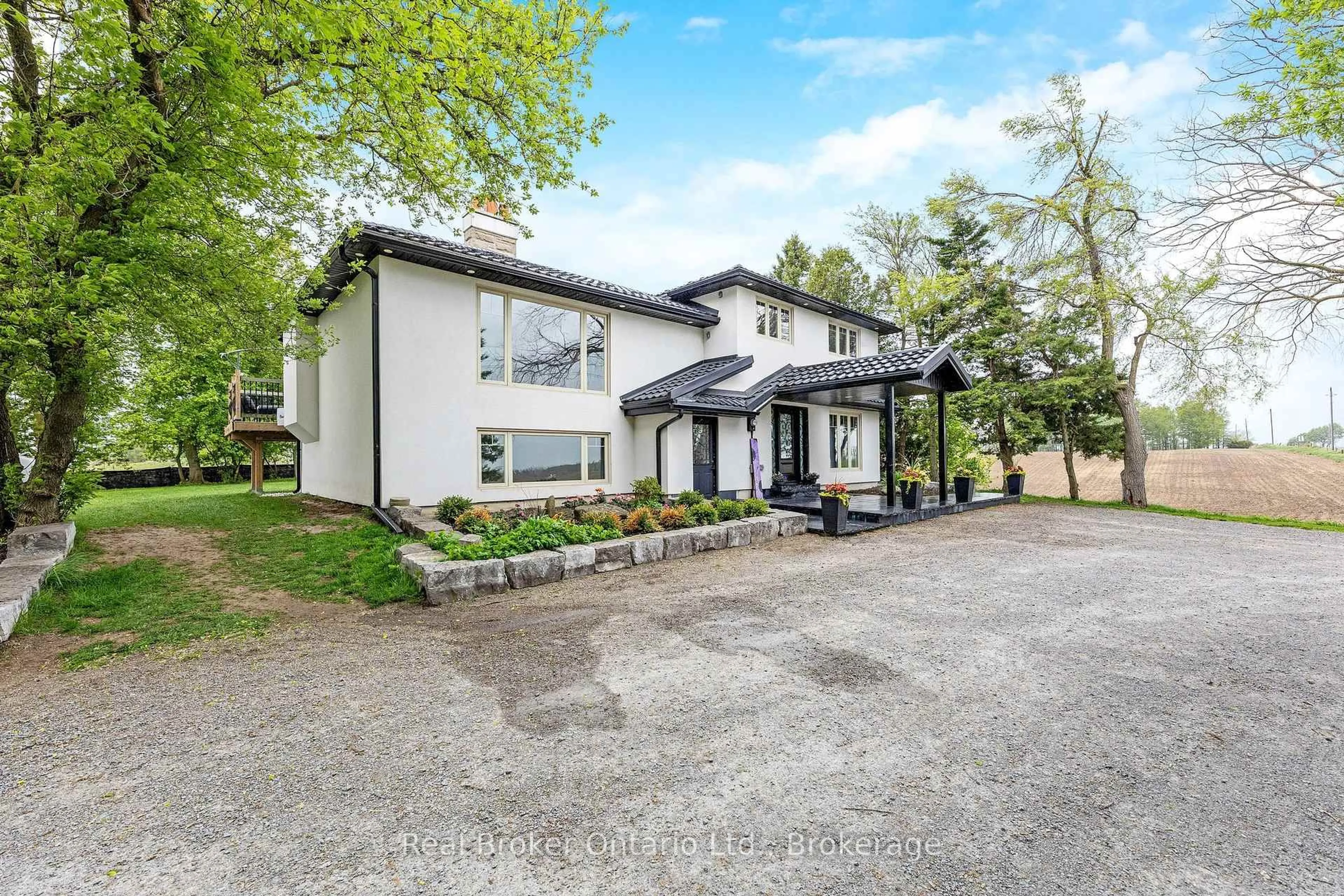 A pic from outside/outdoor area/front of a property/back of a property/a pic from drone, unknown for 5938 Trafalgar Rd, Erin Ontario N0B 1Z0