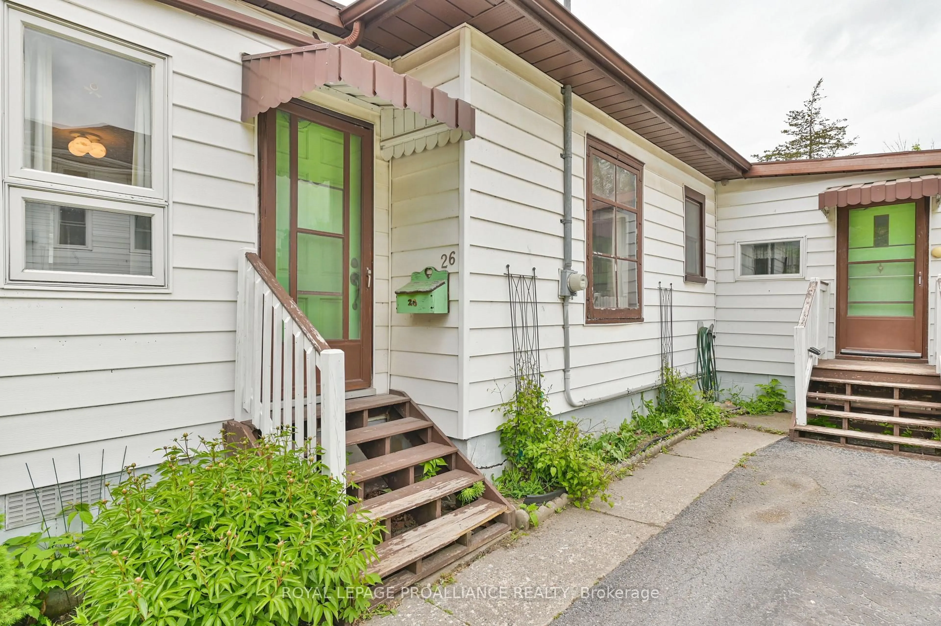 Unknown for 26 Charlotte St, Belleville Ontario K8P 1E2